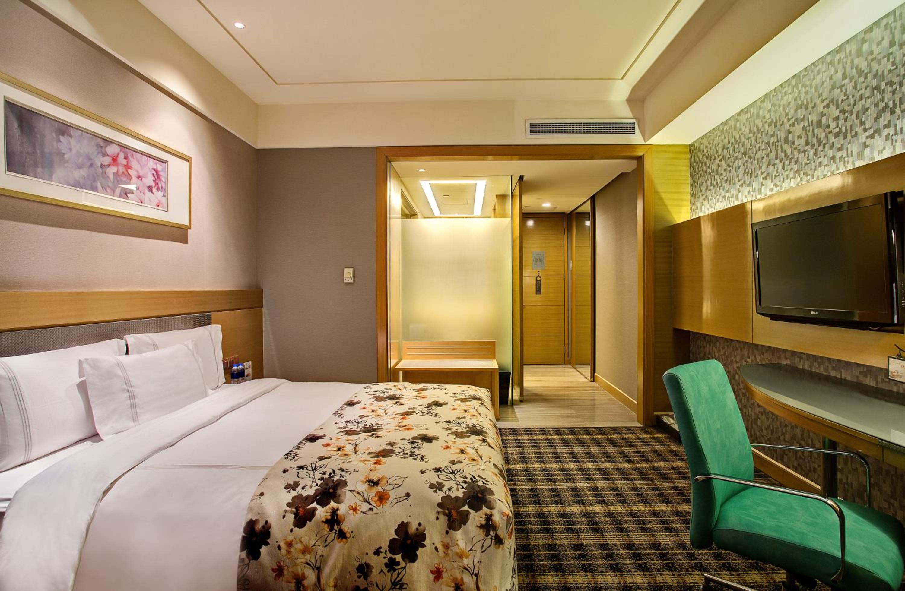 Double Or Twin Room With City View photo 2