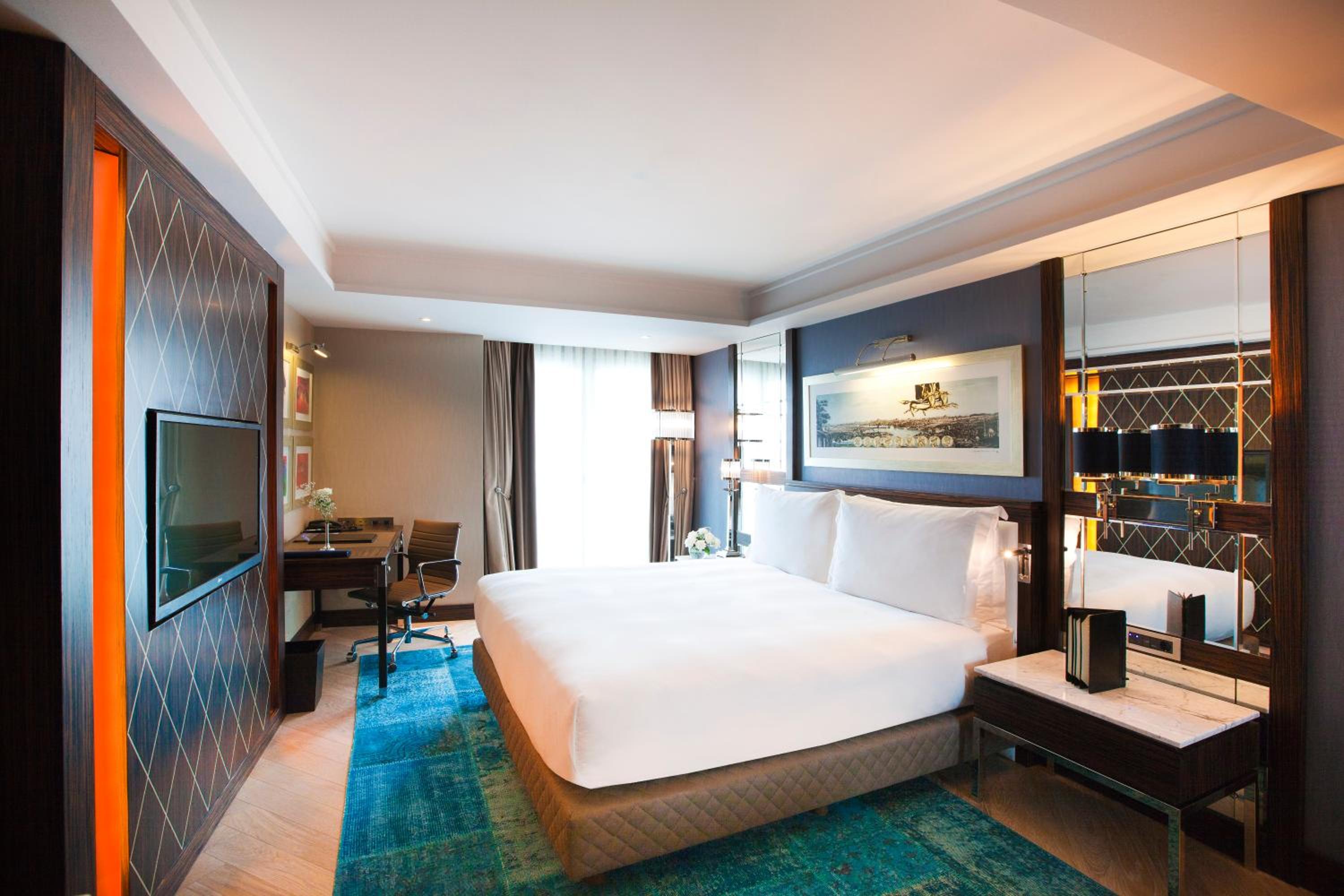 Superior Room - Partial Golden Horn View thumbnail 5