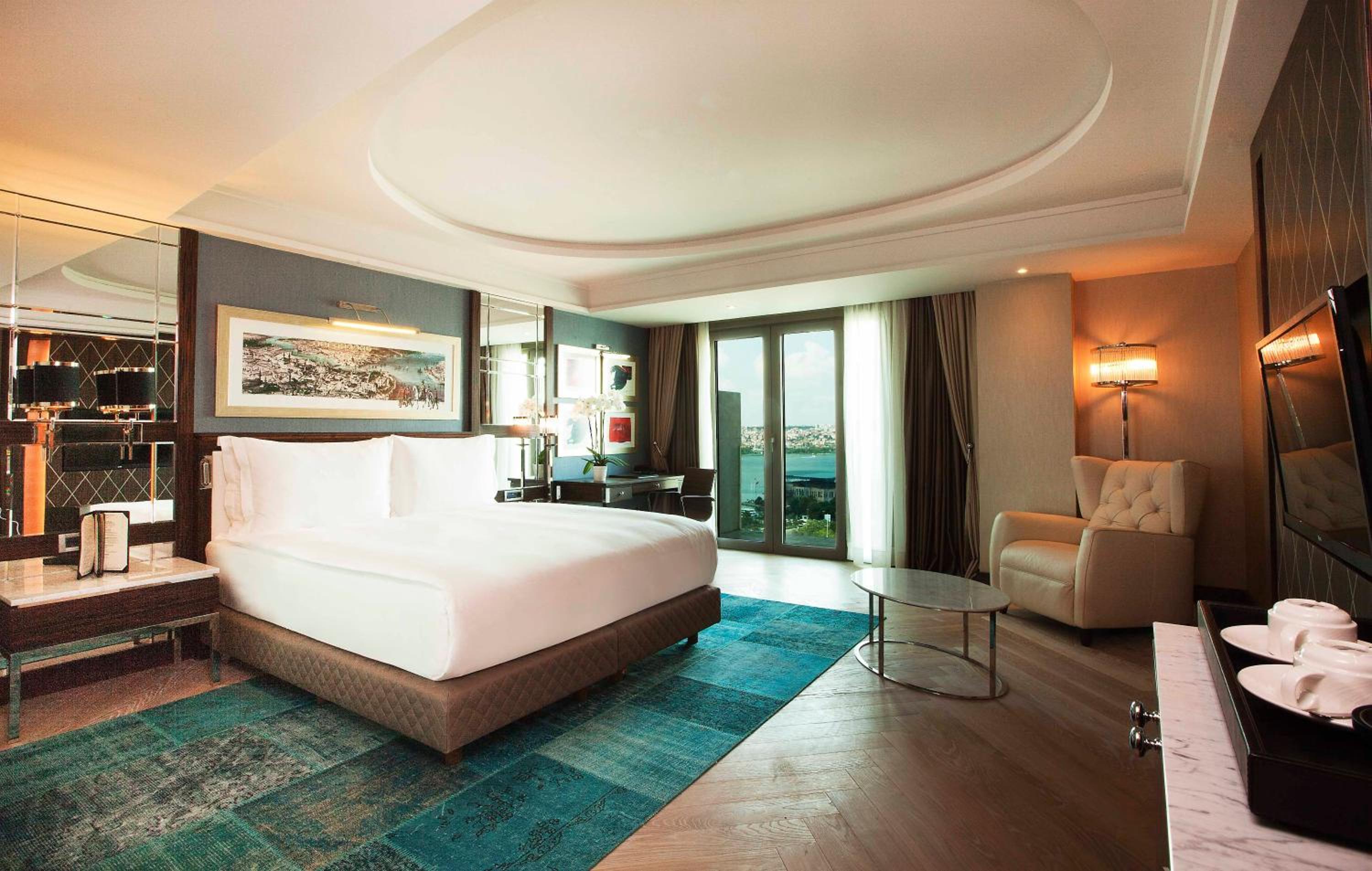 Junior Suite - Golden Horn View thumbnail 5