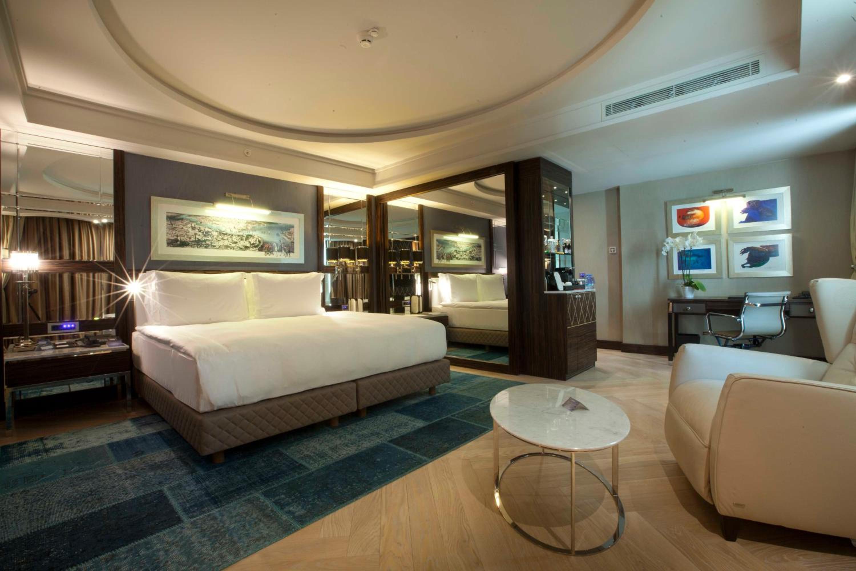Panoramic Suite with Golden Horn View and Terrace
