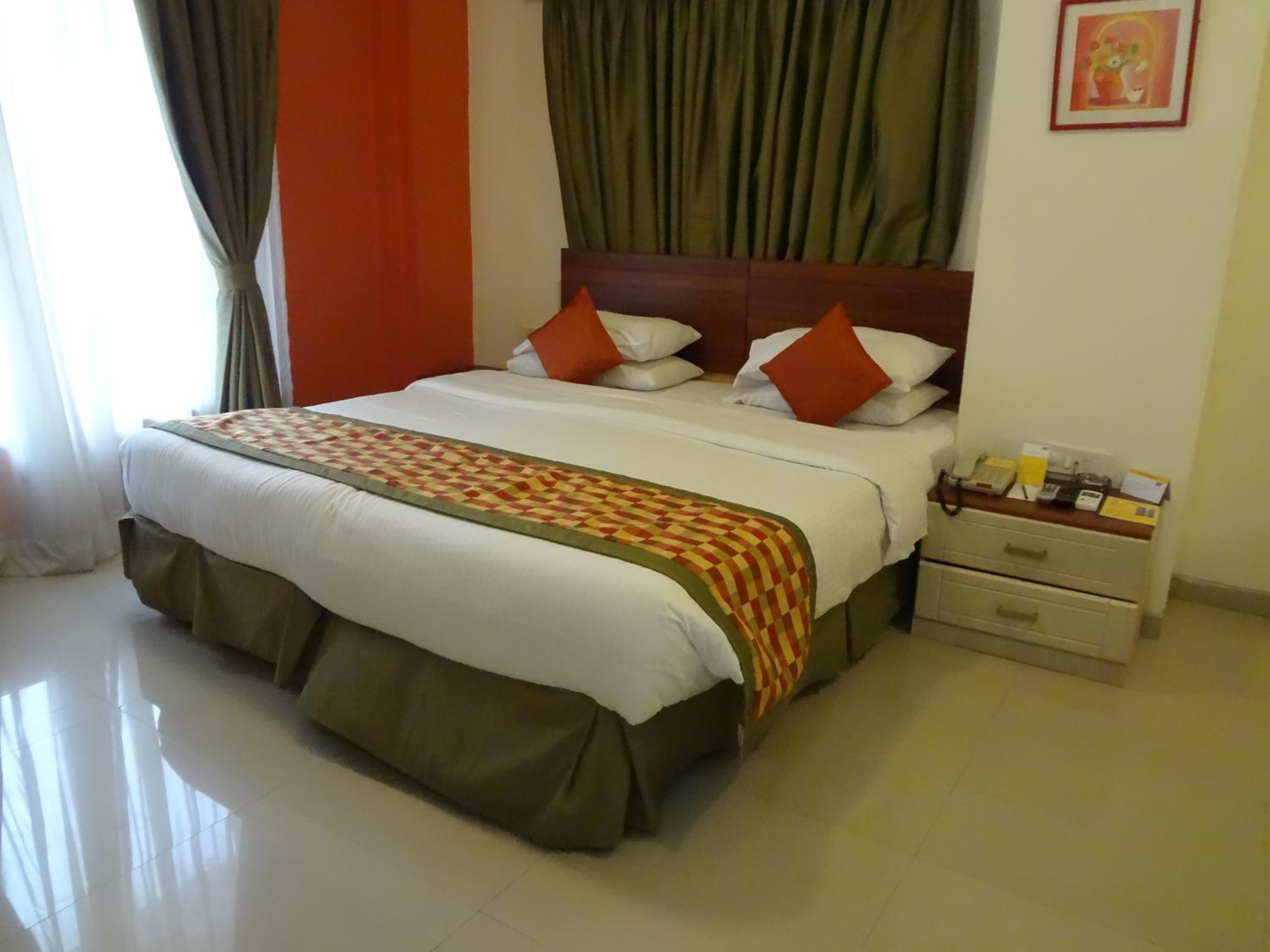 Executive Room King Bed with 20% discount on Food & Beverages and Early check in late check out upto 2 hrs subject to availability - Photo 4