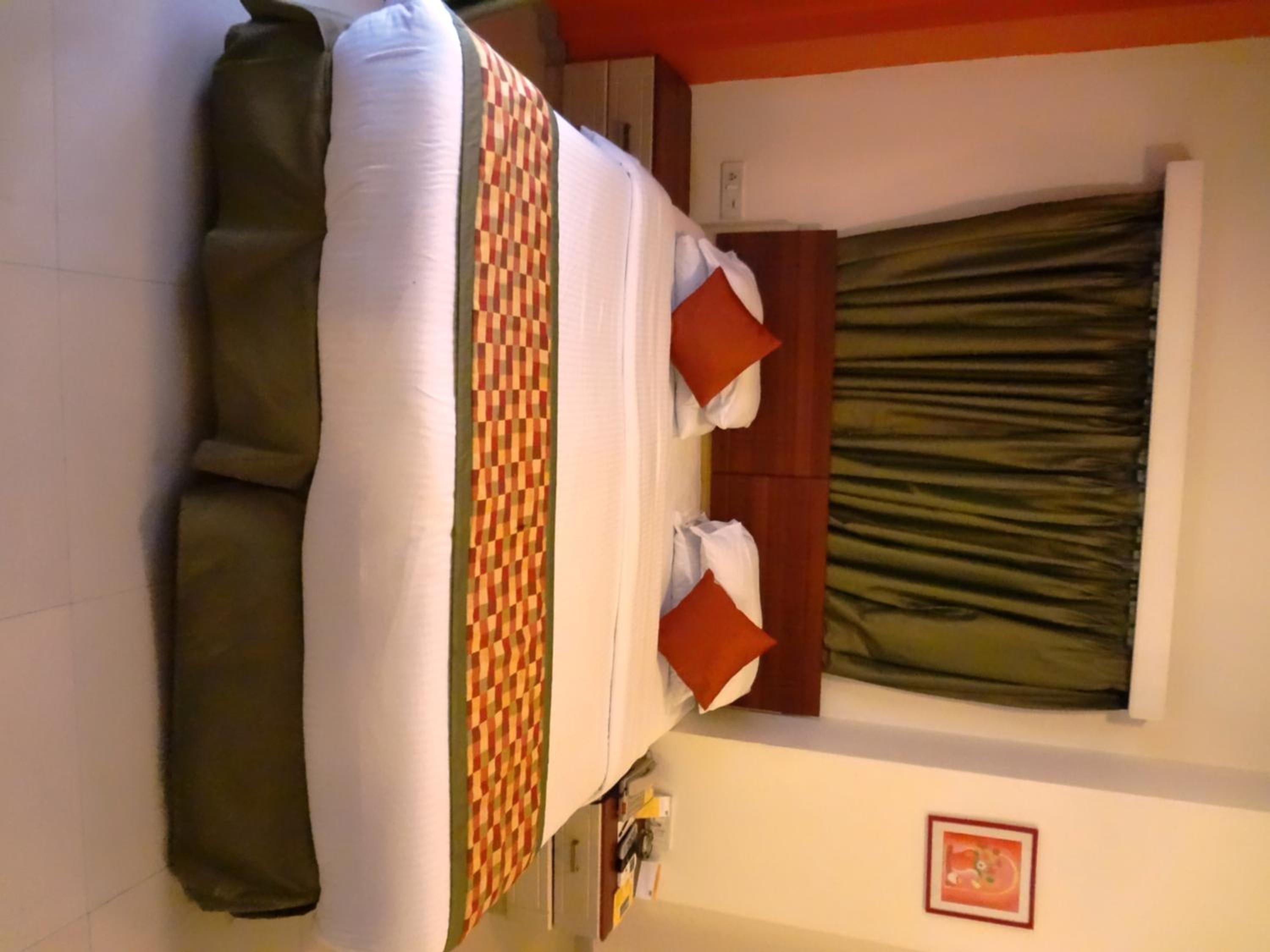 Executive Room King Bed with 20% discount on Food & Beverages and Early check in late check out upto 2 hrs subject to availability - Photo 2