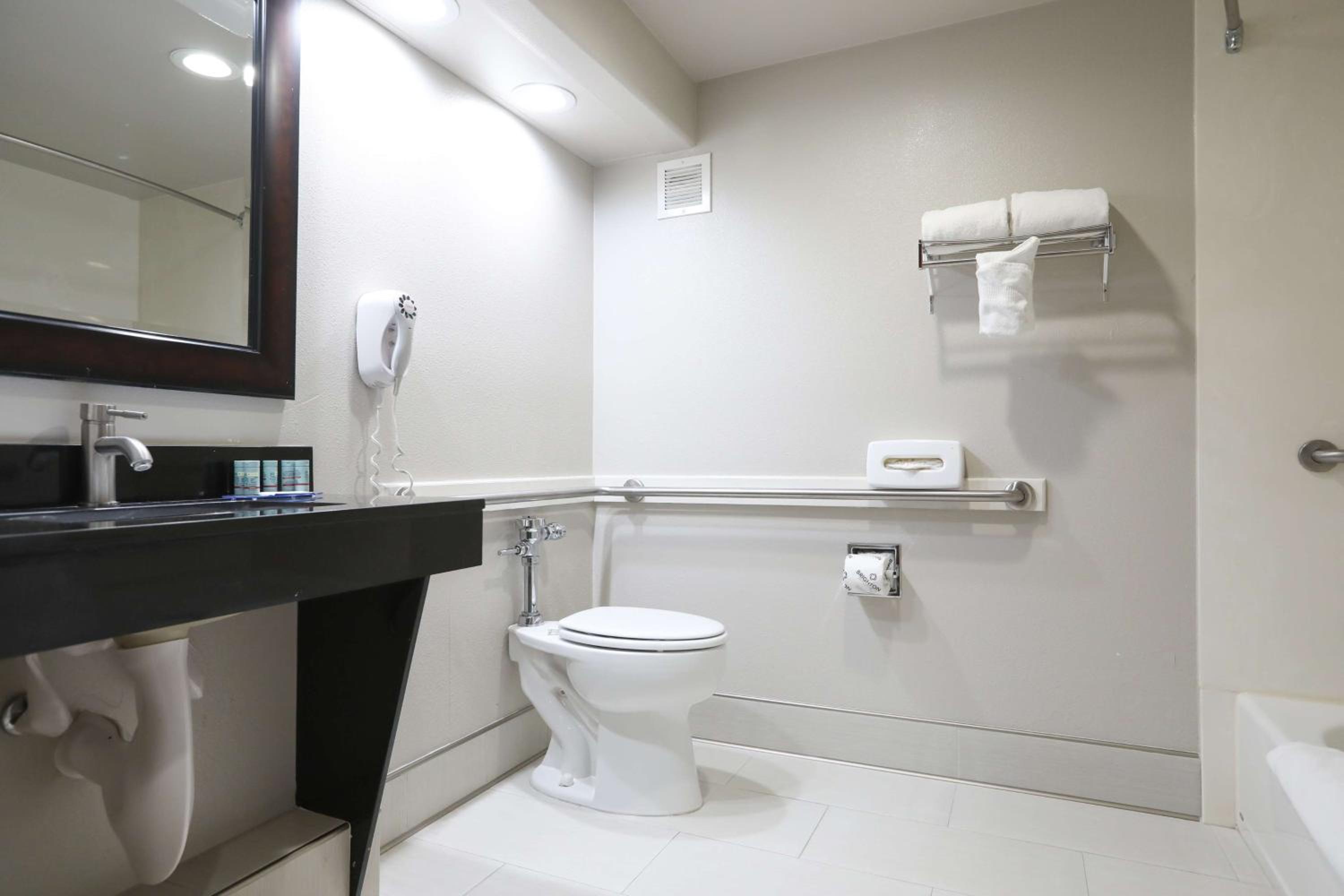 King Suite - Disability Access/Non-Smoking - Photo 6