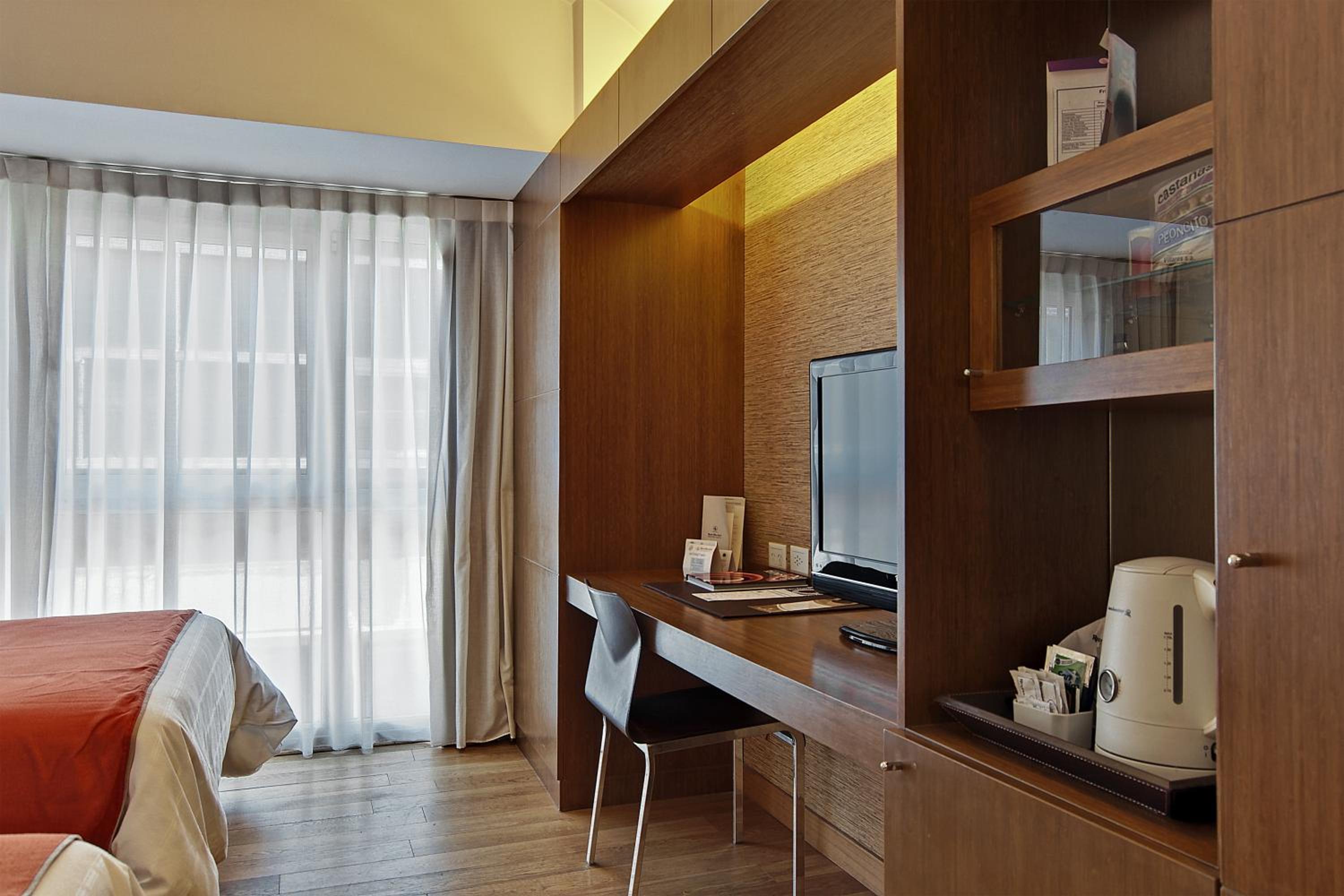 Superior Double Room thumbnail 6