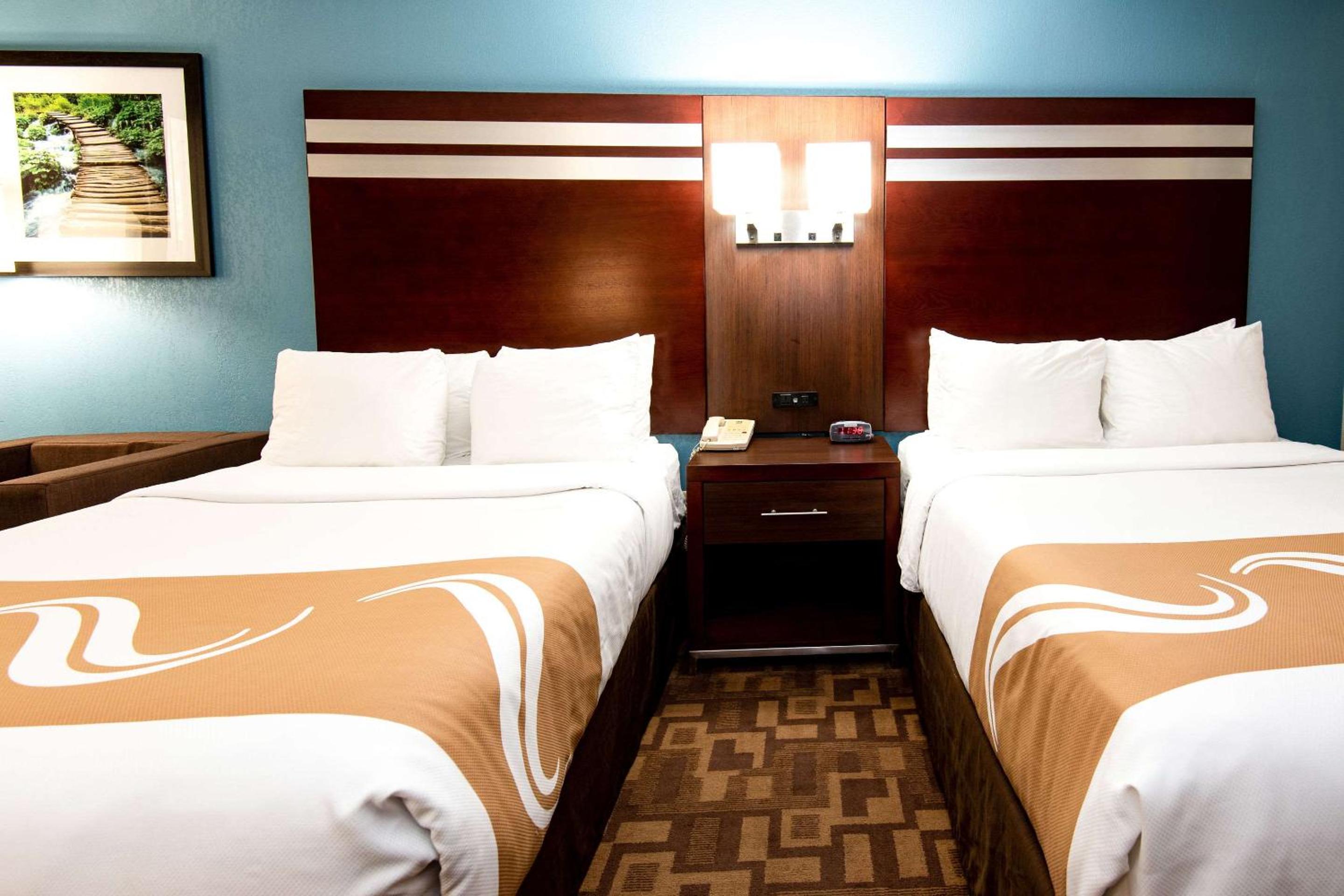 Double Room with Two Double Beds - Smoking