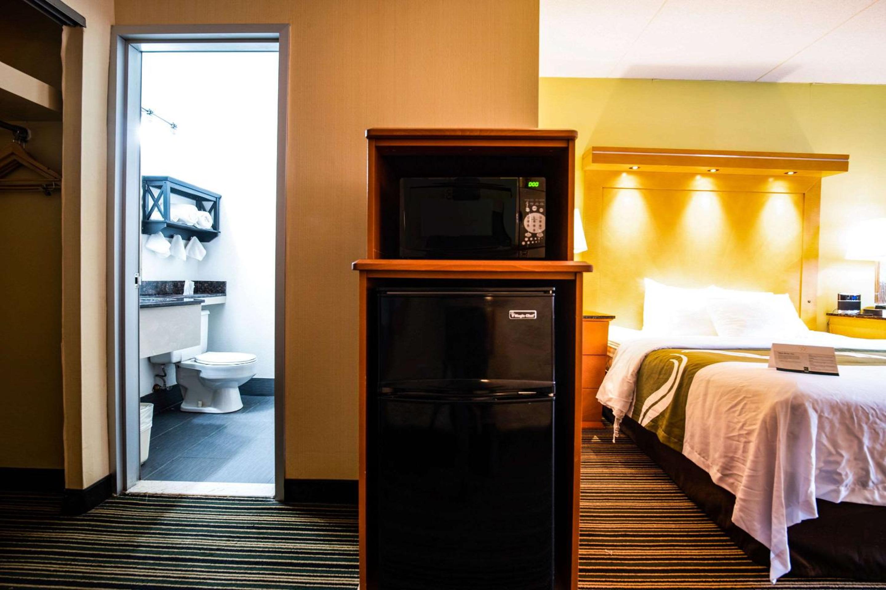 King Room - Non-Smoking - Photo 5