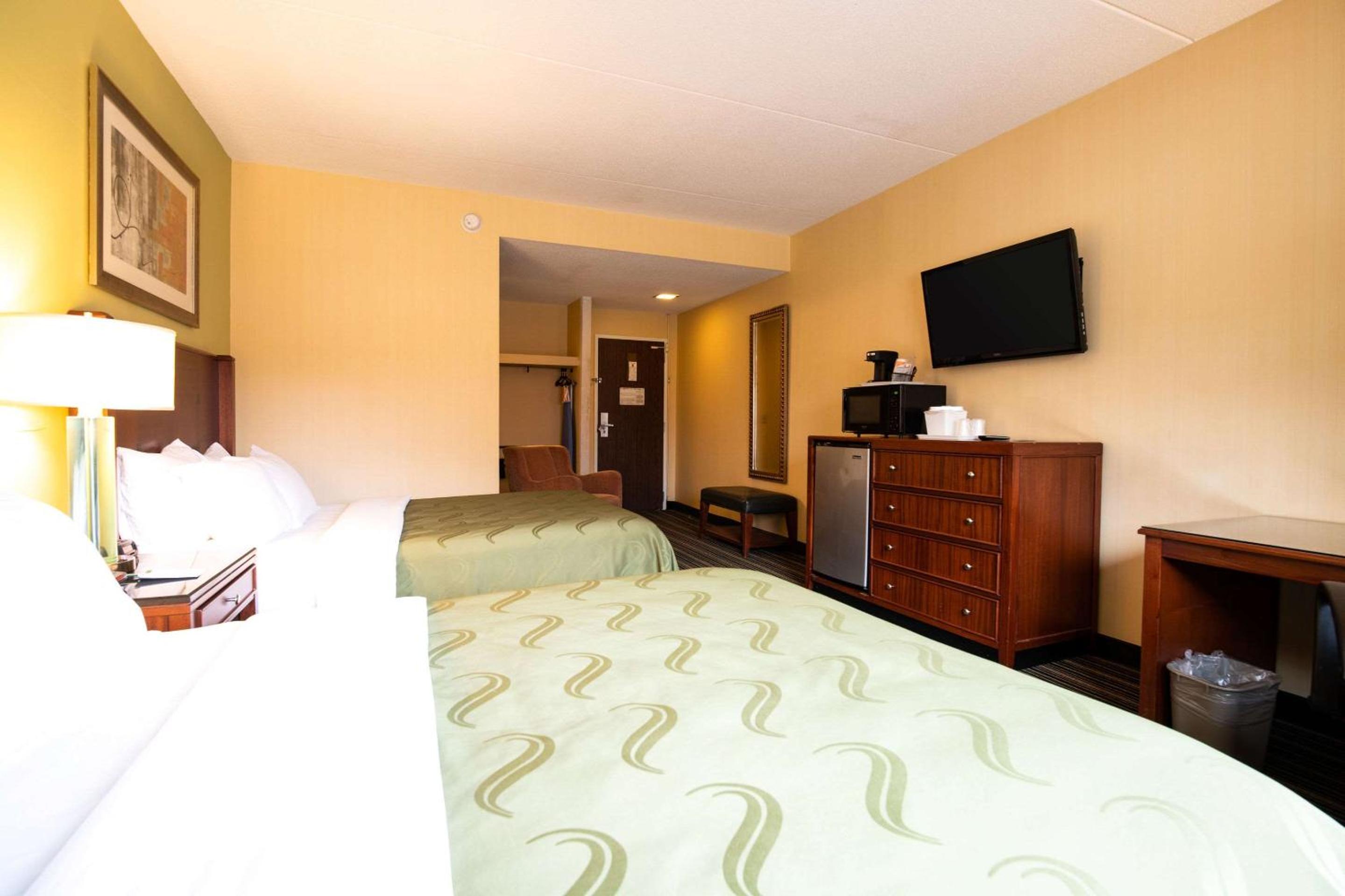 Double Room with Two Double Beds - Non-Smoking - Photo 2