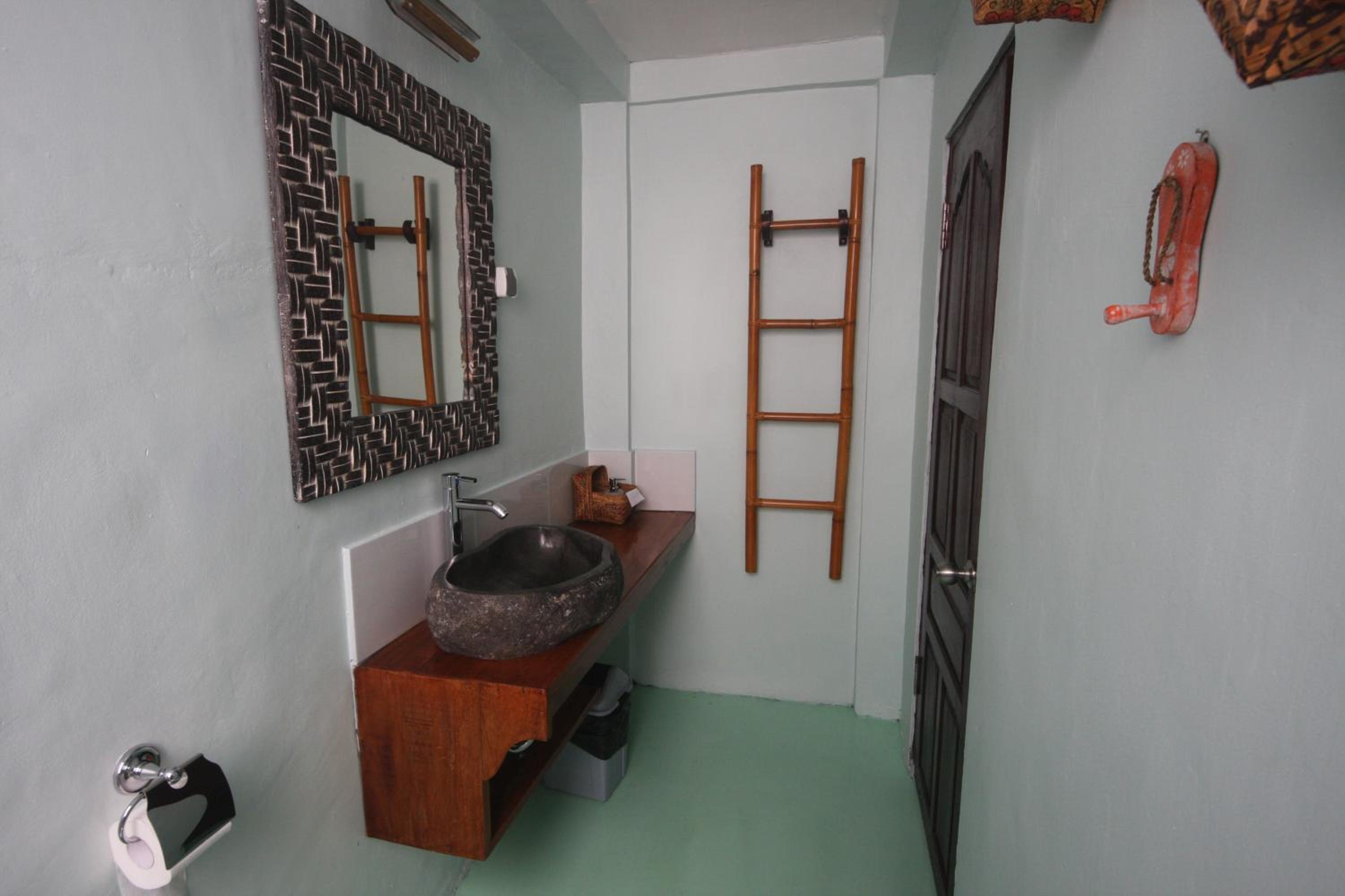 Double Room with Private Bathroom - Photo 7