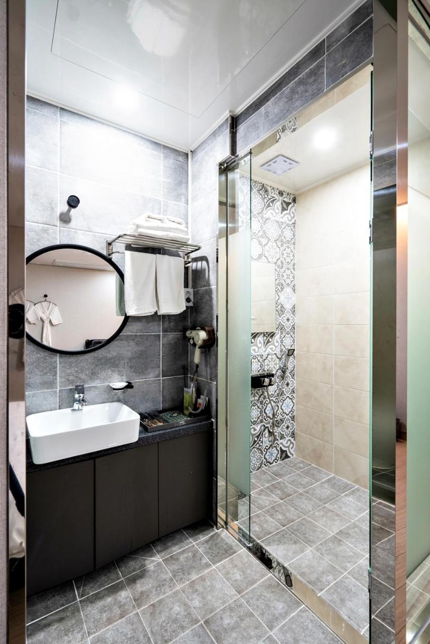 Standard Double Room - Photo 18