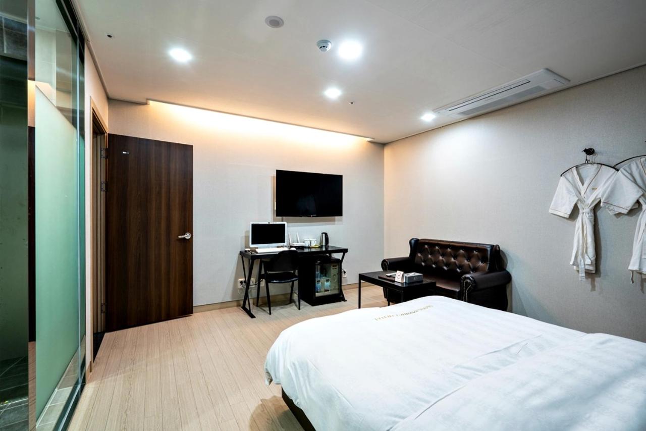 Standard Double Room - Photo 14
