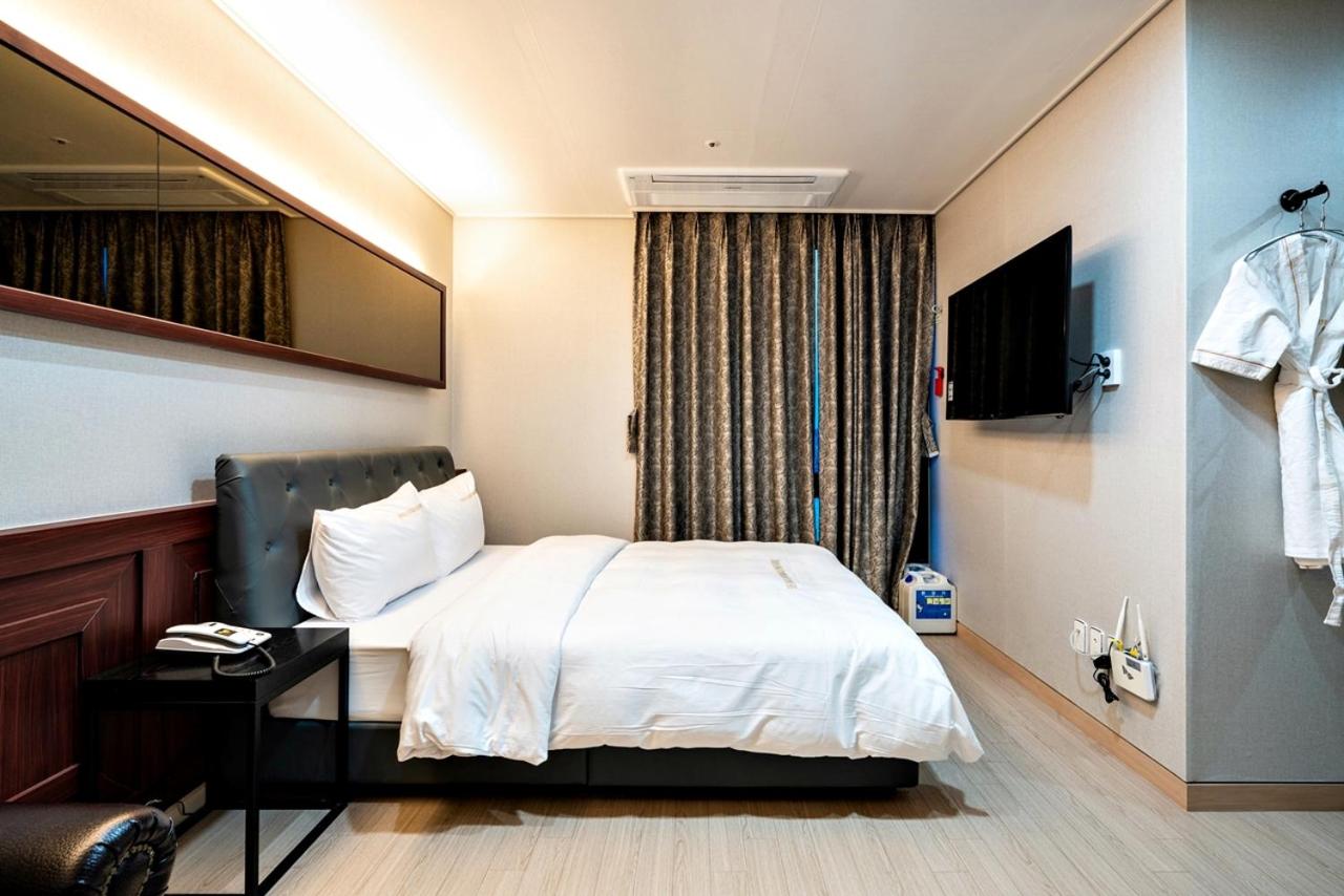 Standard Double Room - Photo 63