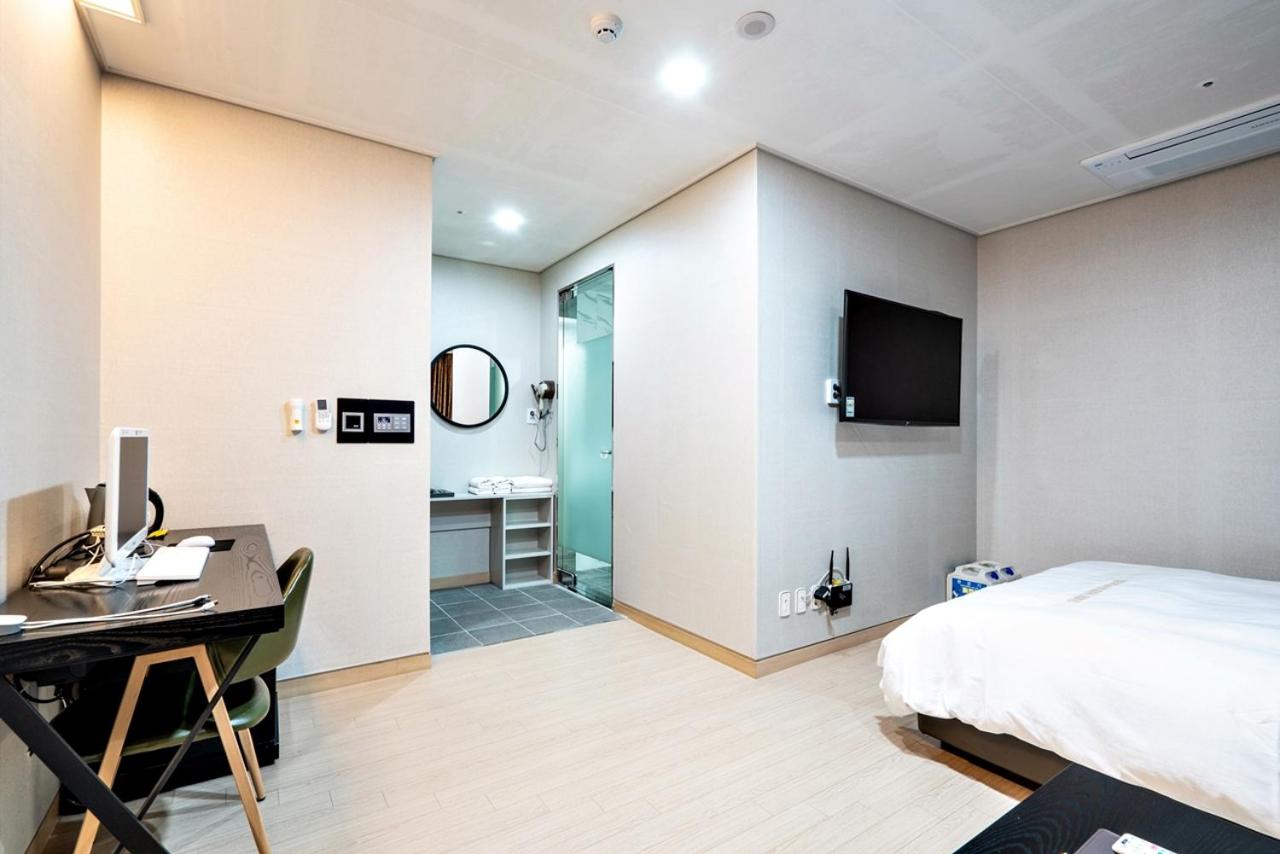 Standard Double Room - Photo 30