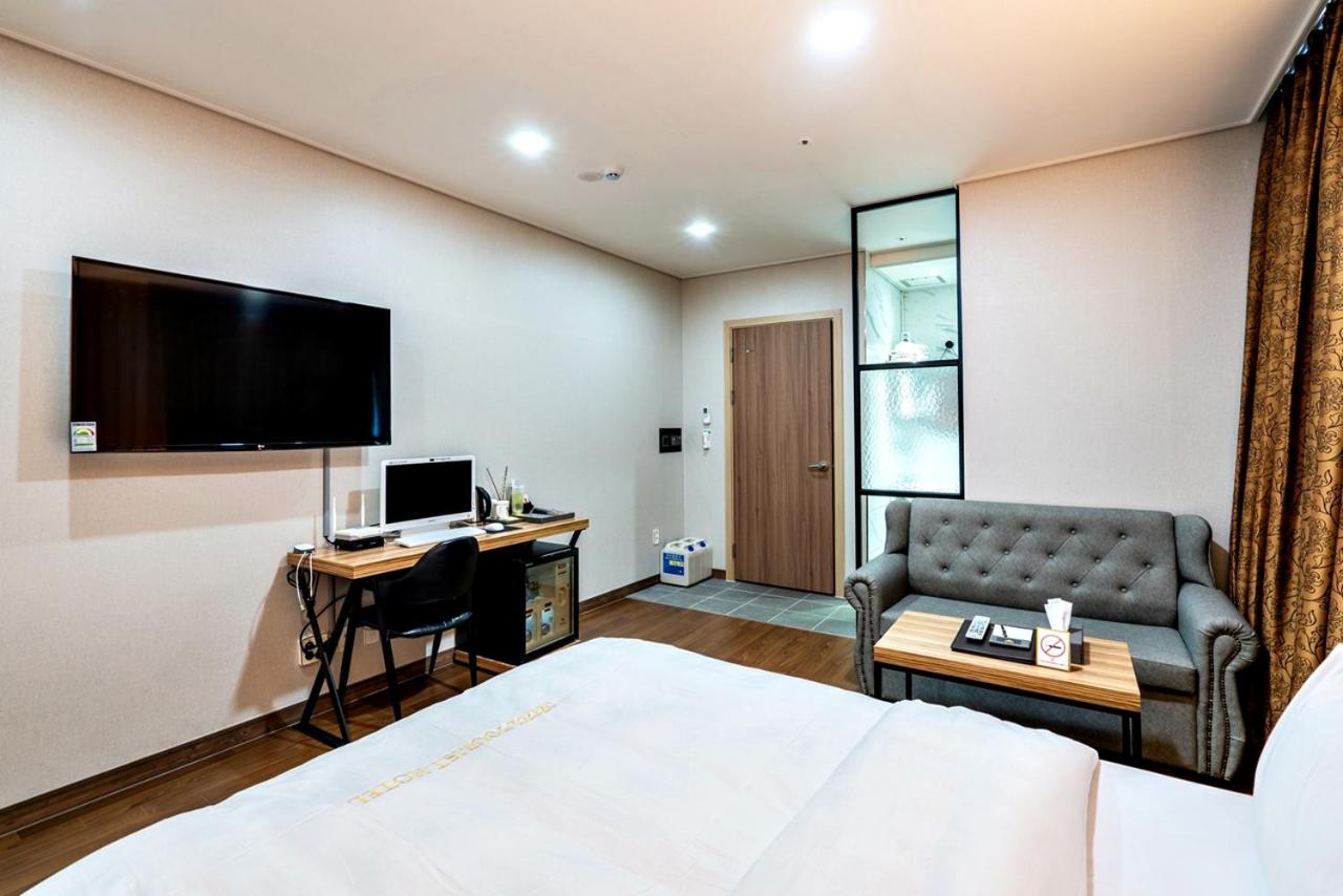 Standard Double Room - Photo 24