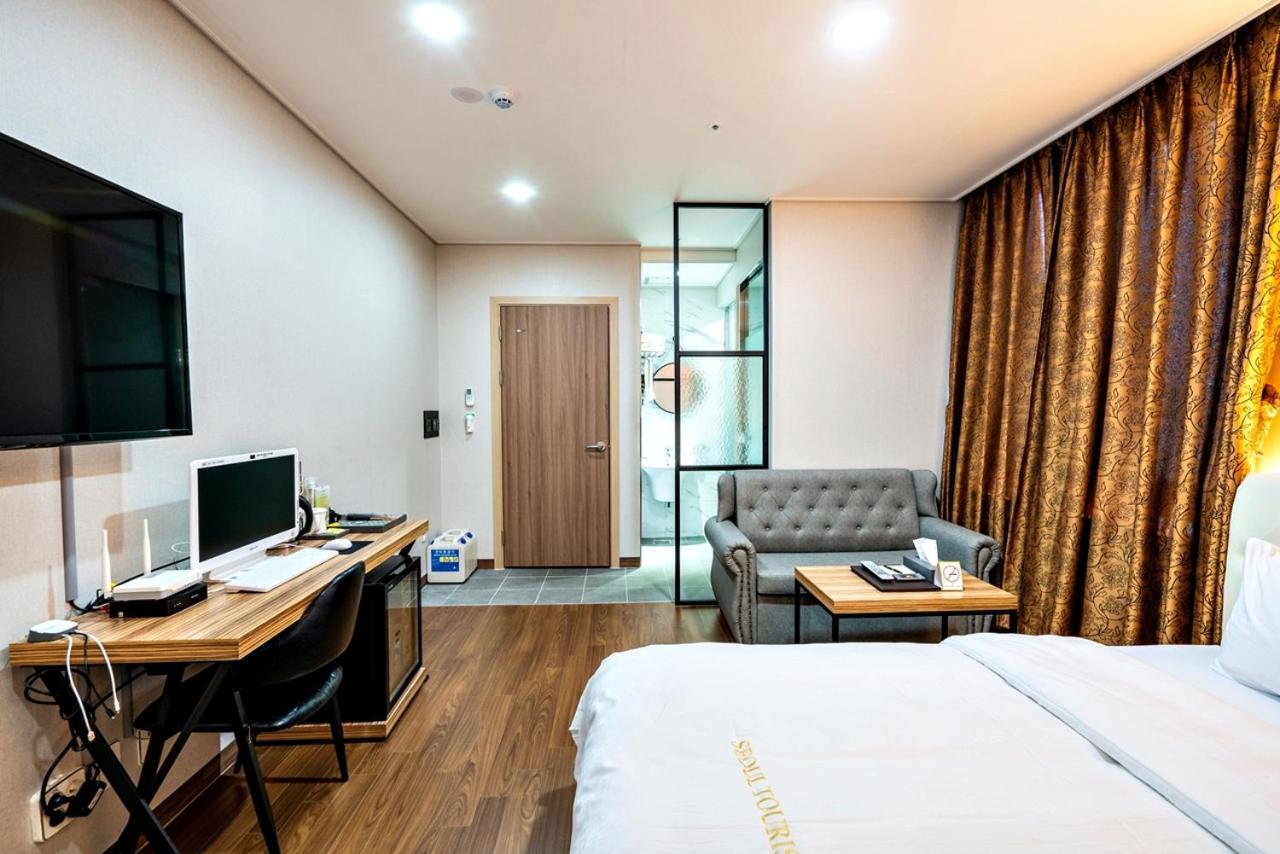 Standard Double Room - Photo 23