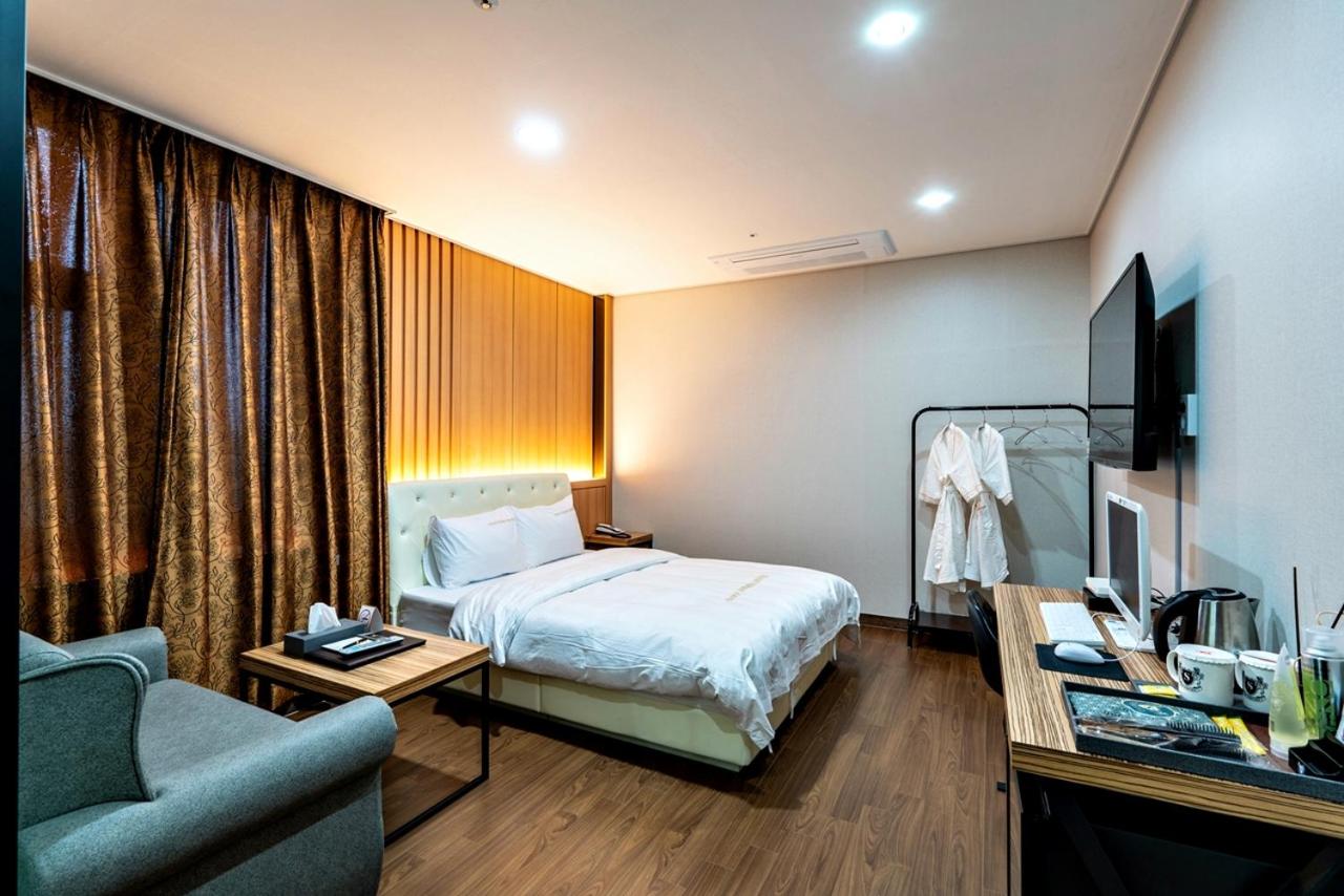 Standard Double Room - Photo 7