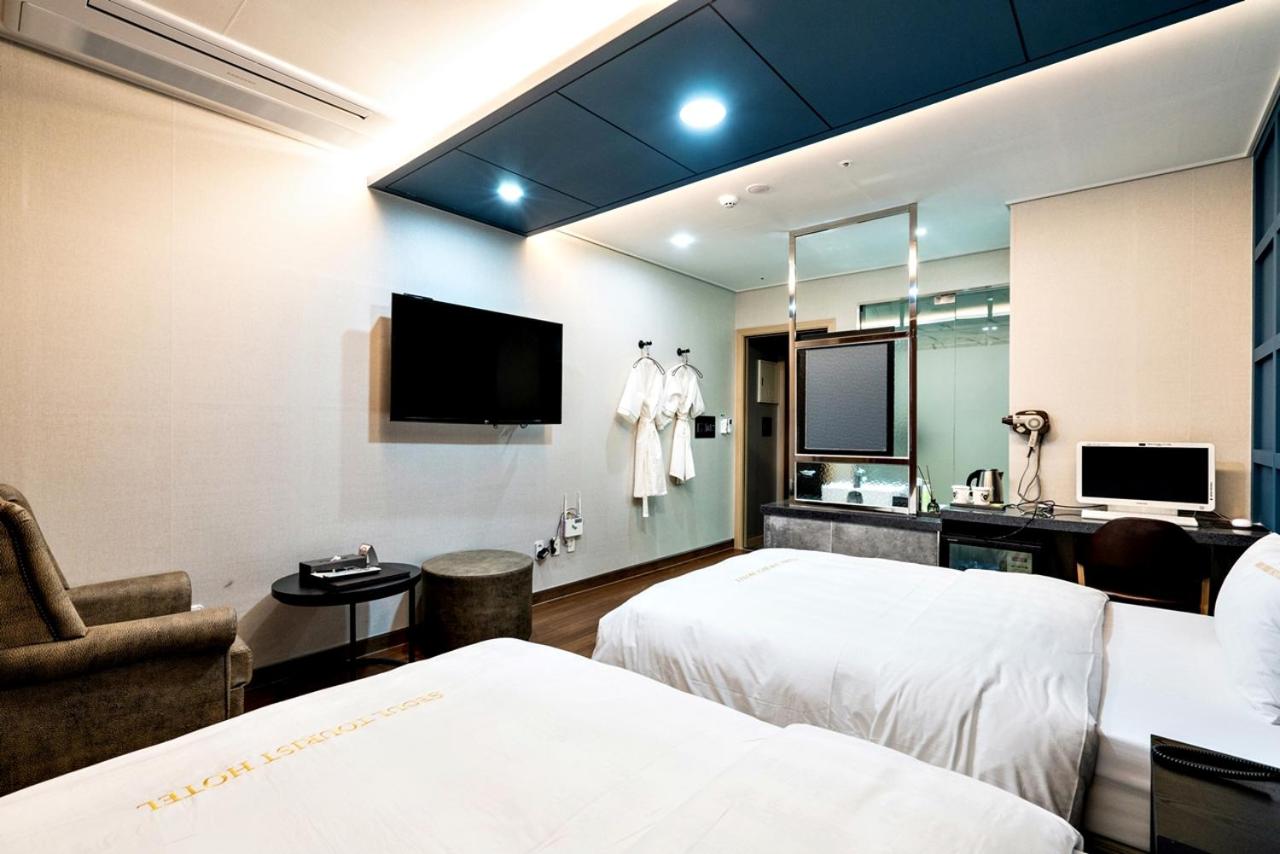 Standard Twin Room - Photo 7