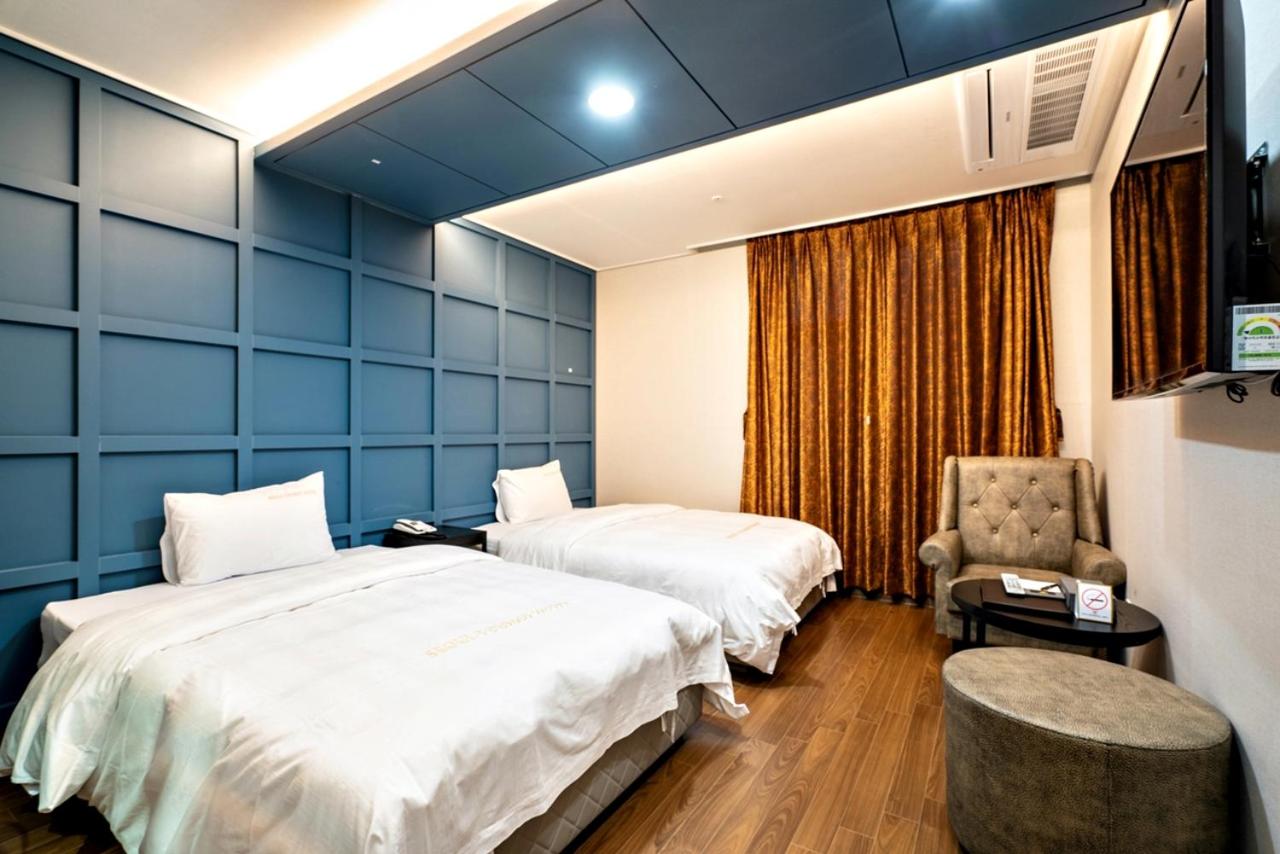 Standard Twin Room - Photo 1