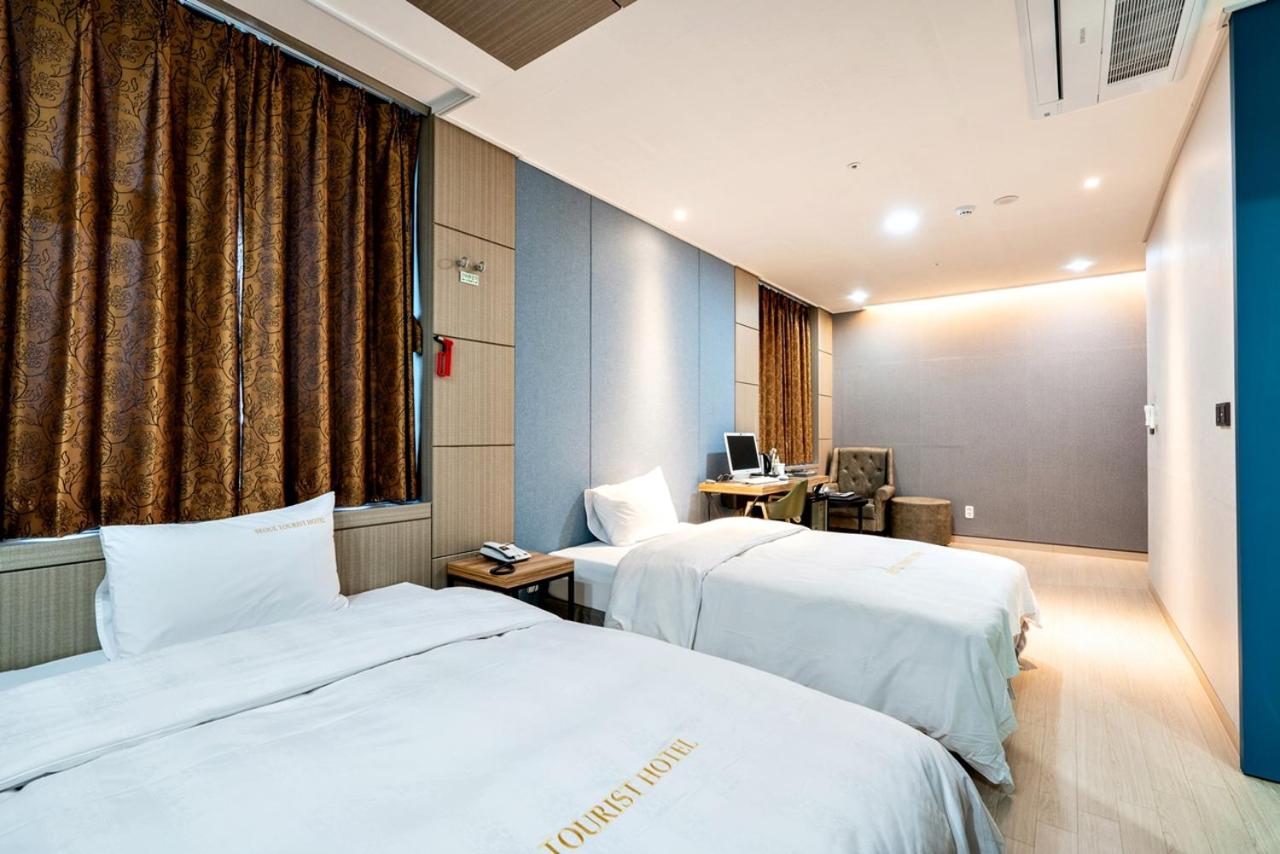 Deluxe Twin Room - Photo 9