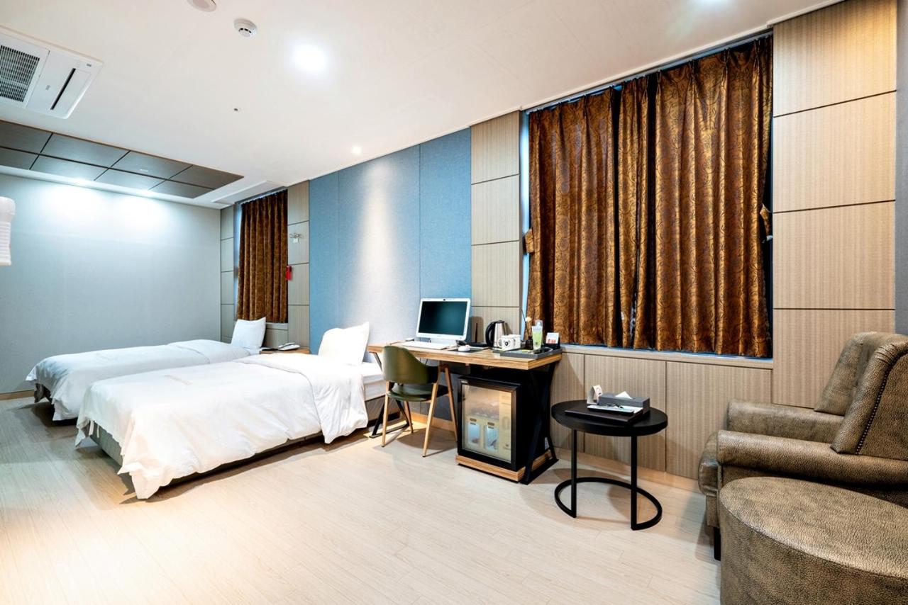 Deluxe Twin Room - Photo 7