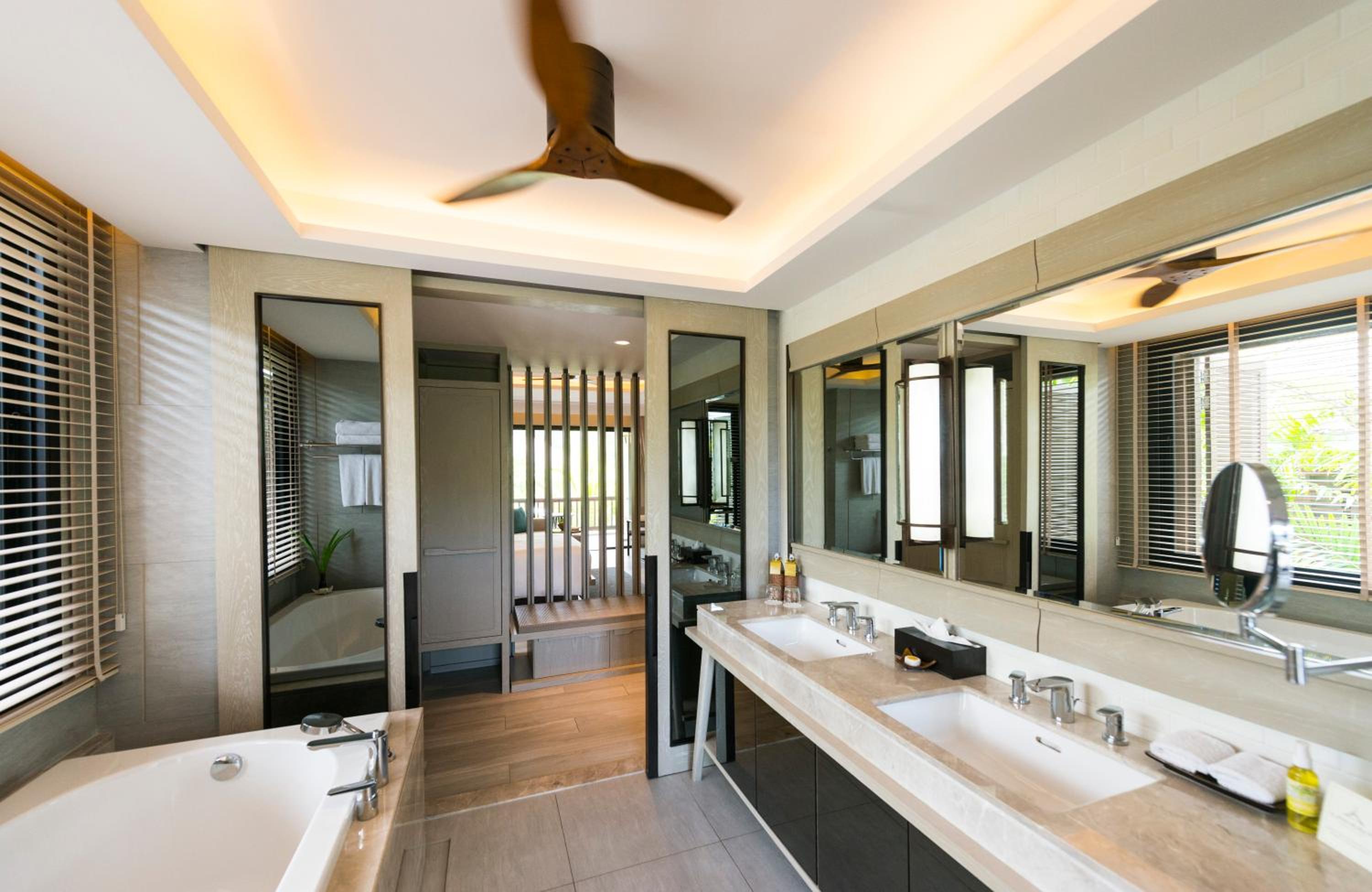Grand Garden Pavilion King Room - Free Airport Shuttle - Photo 17