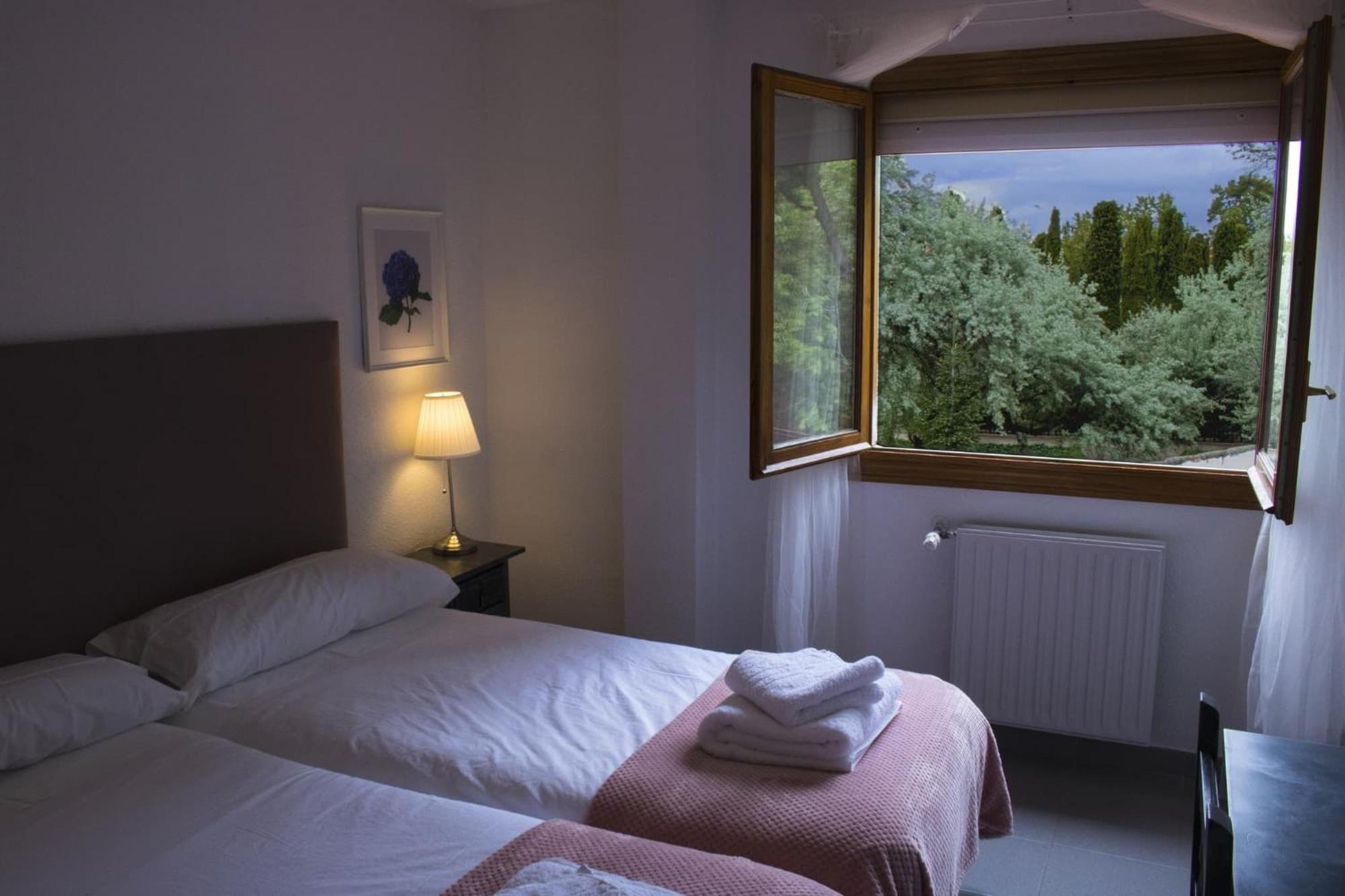 Twin Room - Photo 4