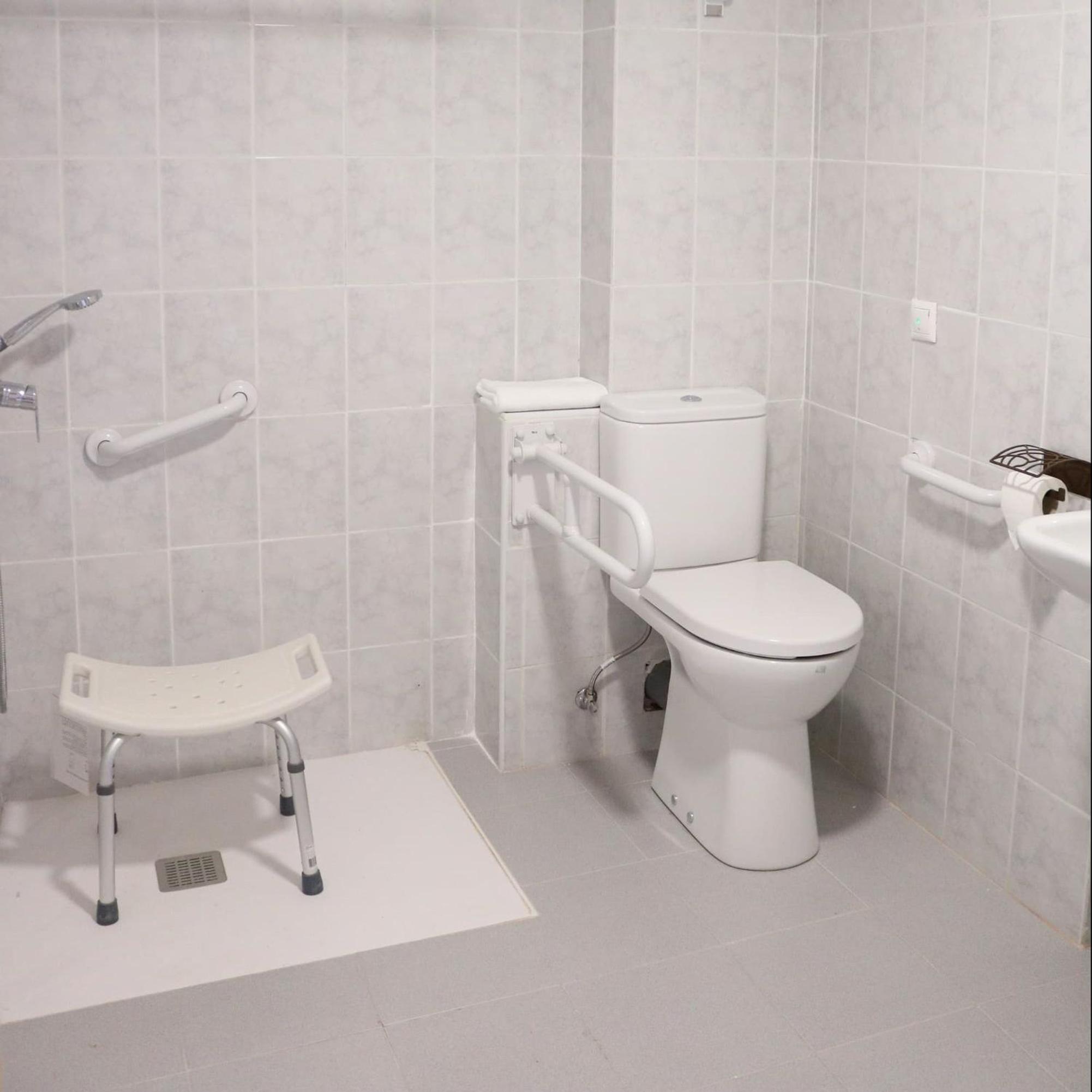 Single Room - Disability Access photo 3