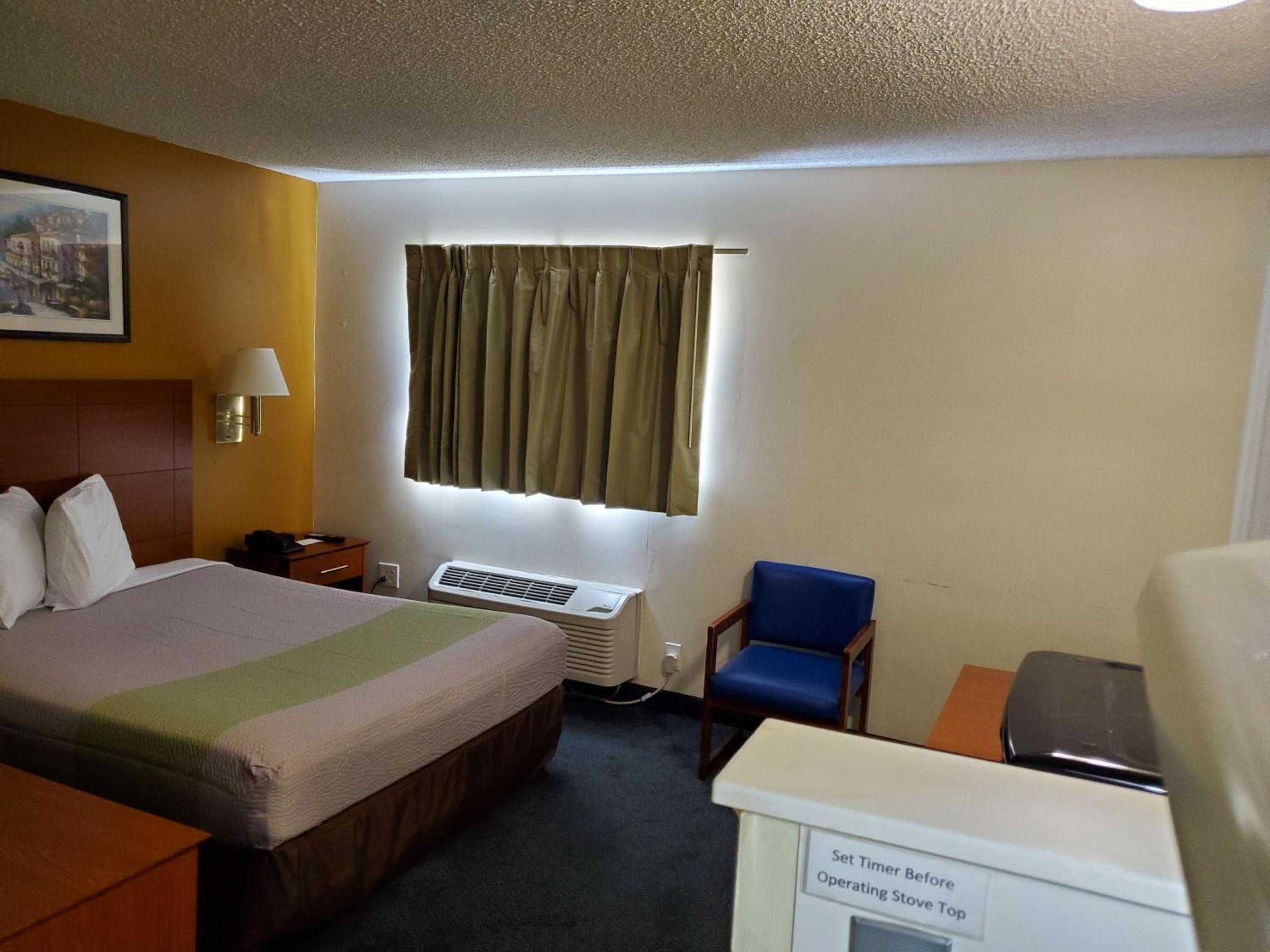 Queen Room - Non-Smoking - Photo 4