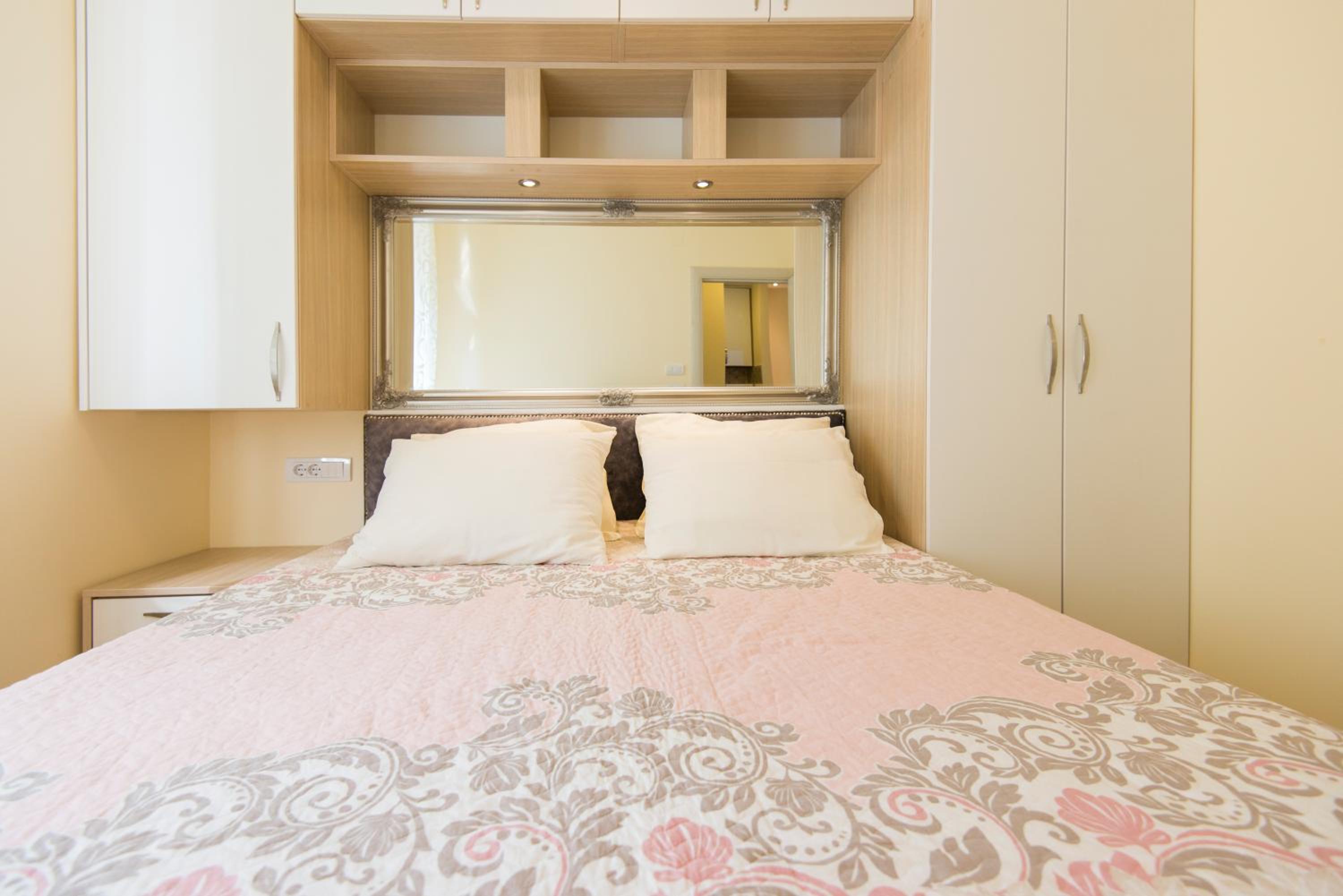 One-Bedroom Apartment photo 2