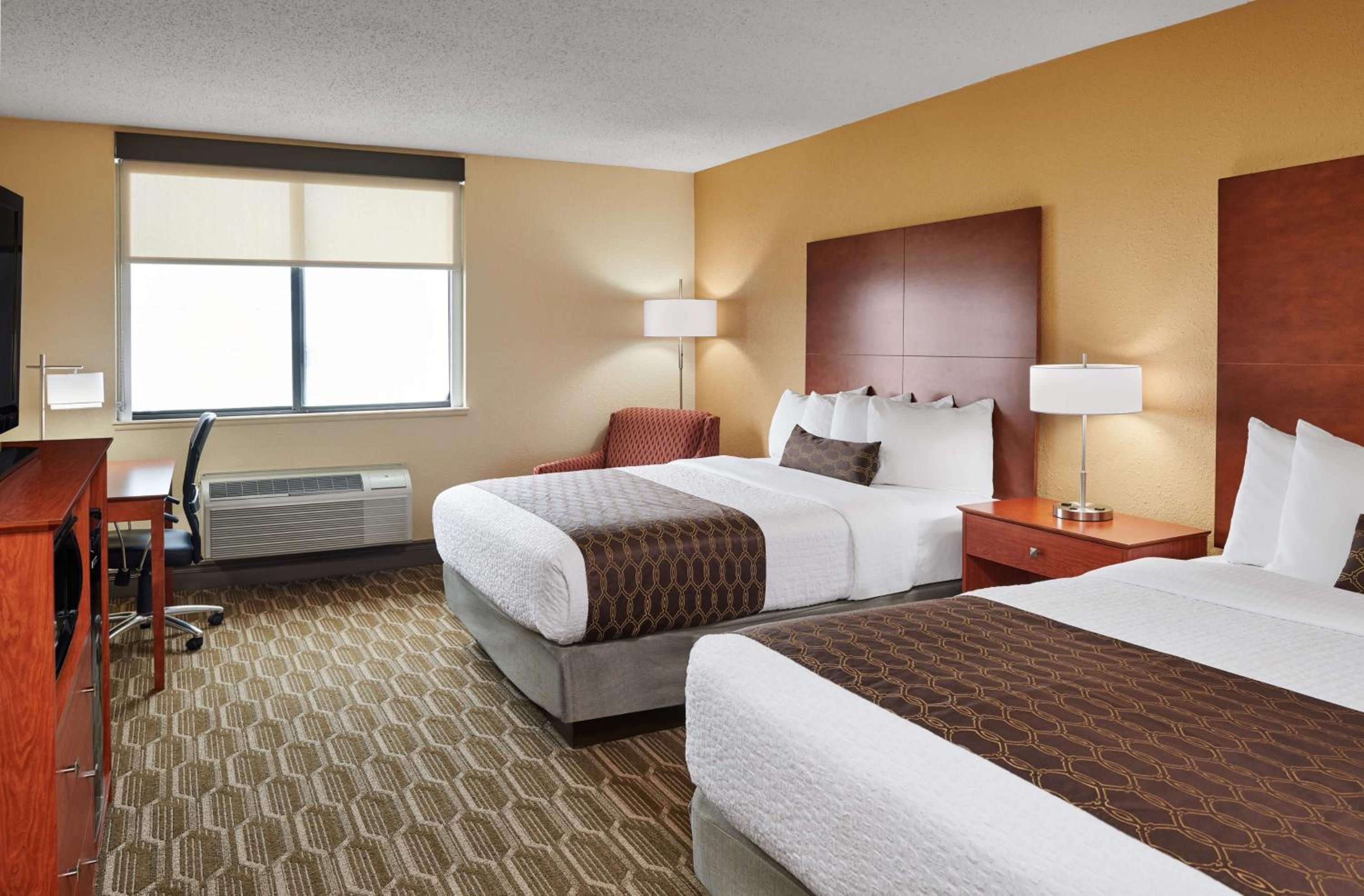 Queen Room with Two Queen Beds - Non-Smoking - Photo 1