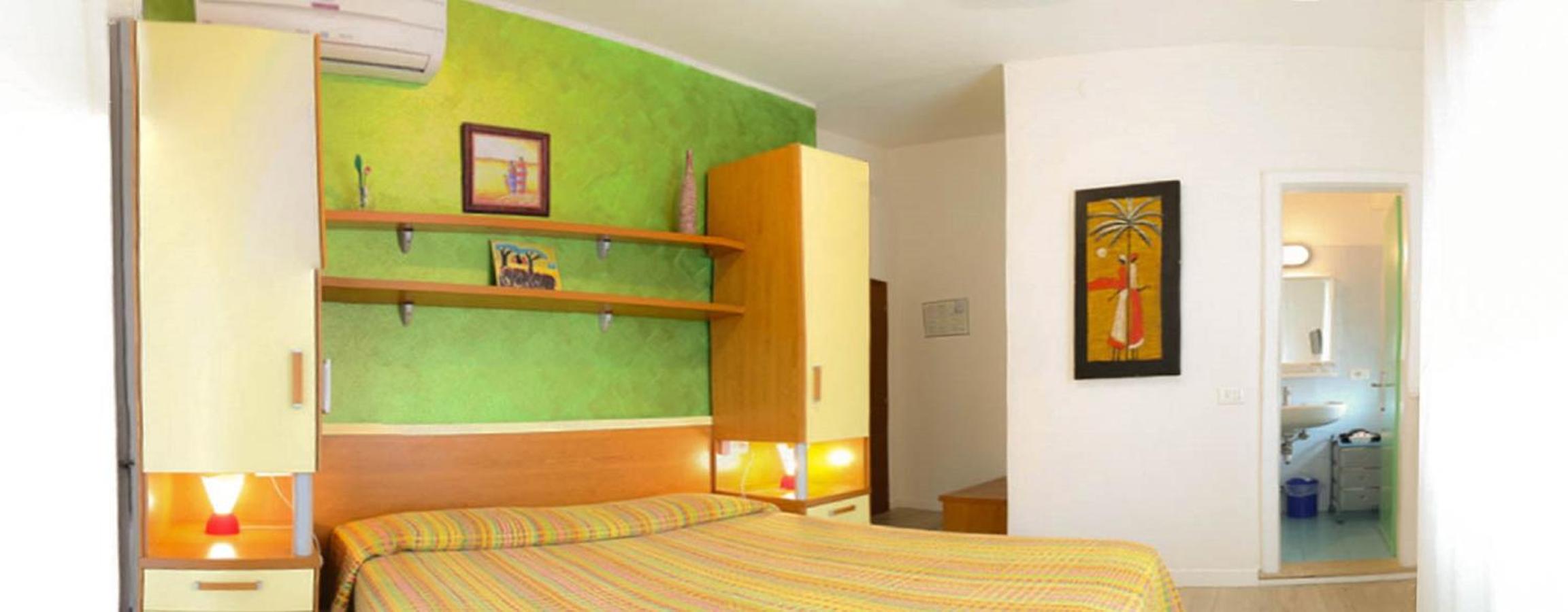 Double or Twin Room with Balcony - Photo 11