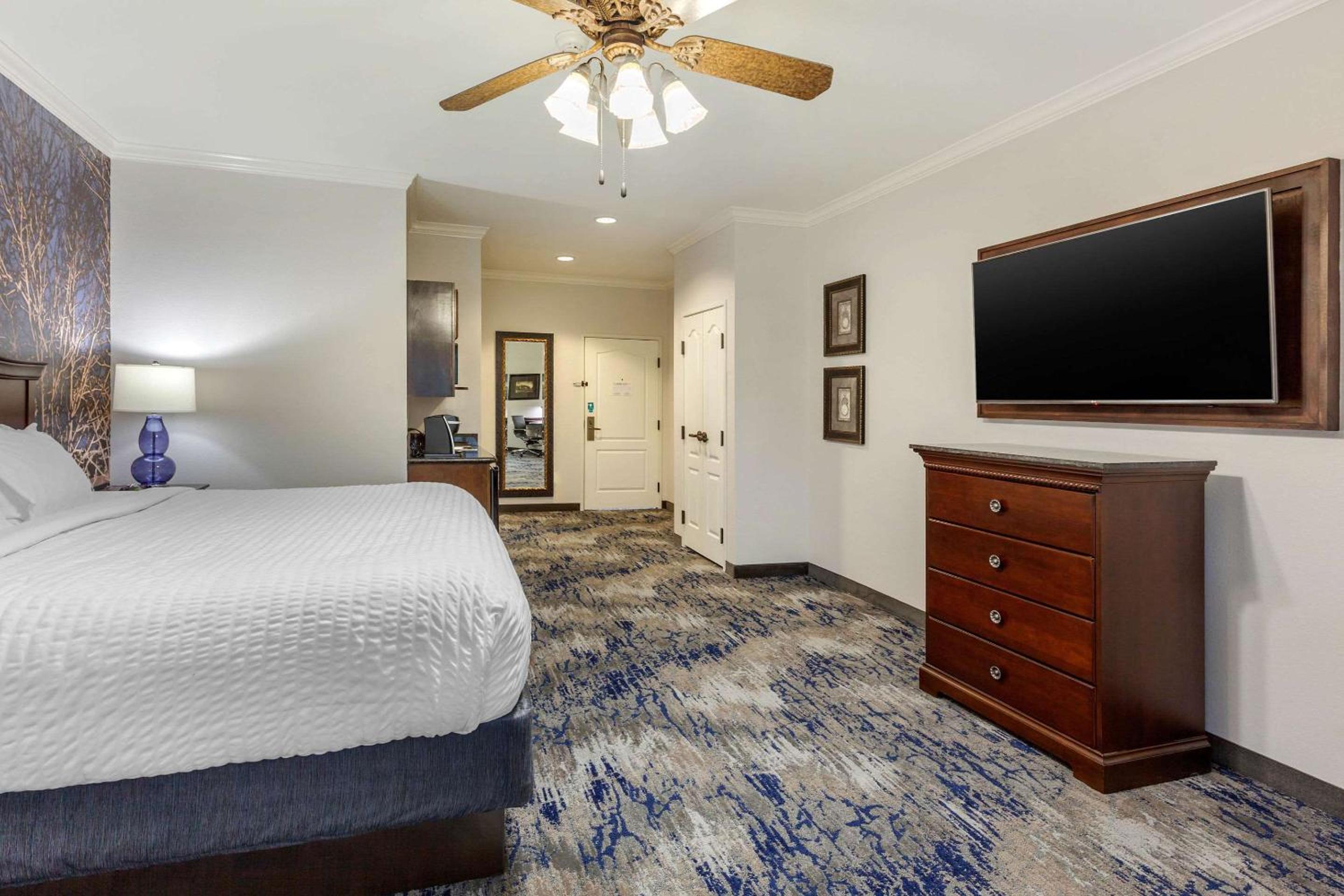 King Room - Non-Smoking - Photo 6