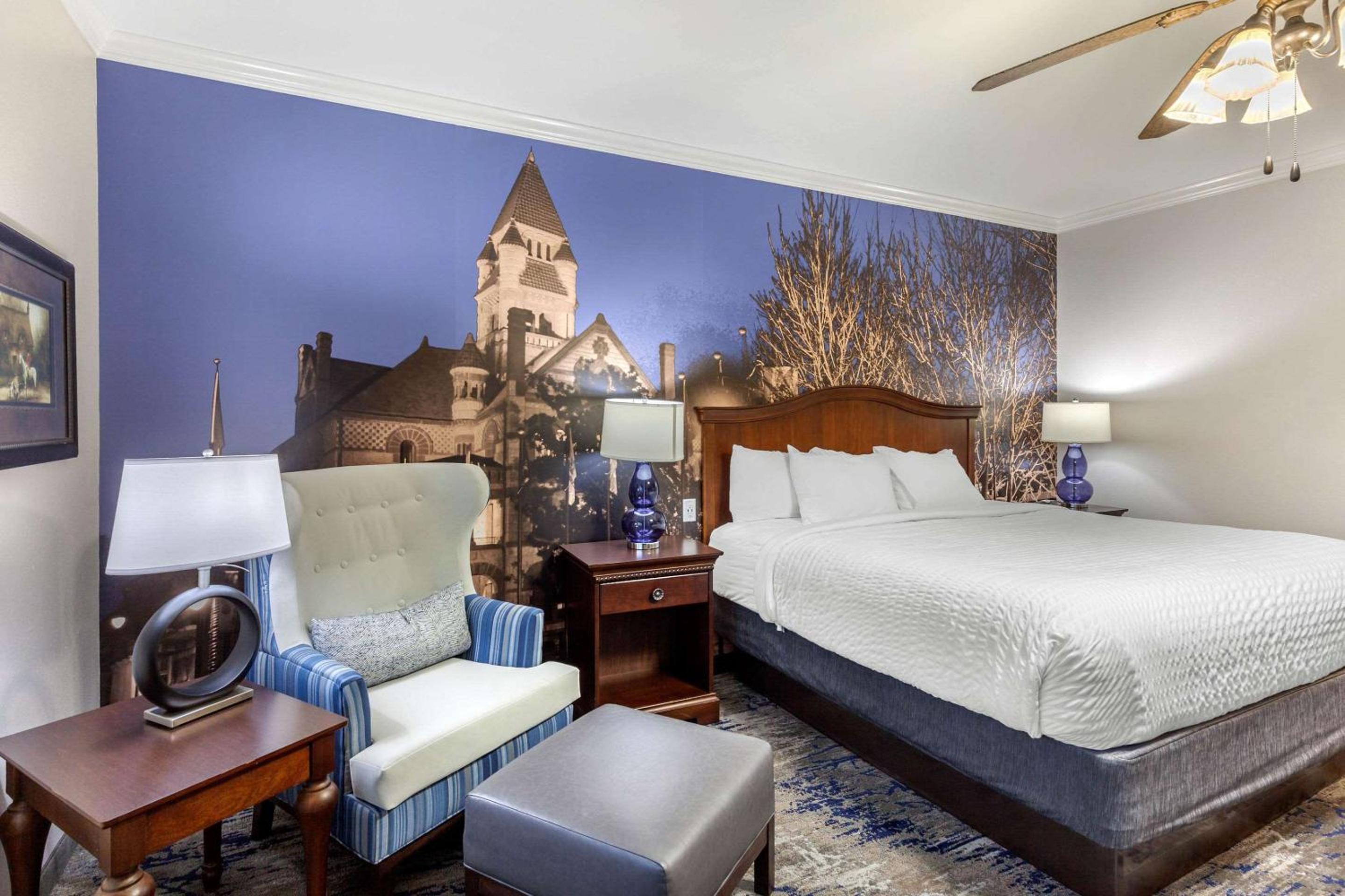 King Room - Non-Smoking - Photo 5
