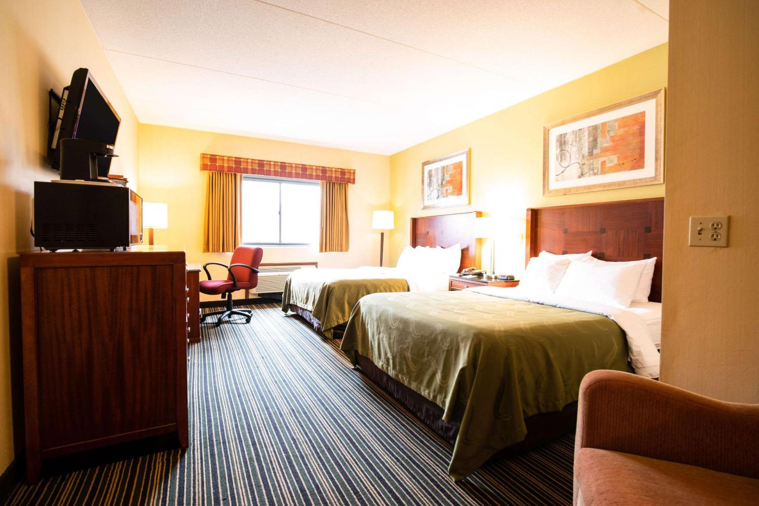 Double Room with Two Double Beds - Non-Smoking - Photo 3