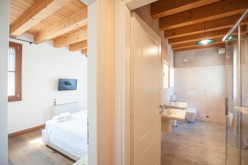Double Room with Private Bathroom photo 3