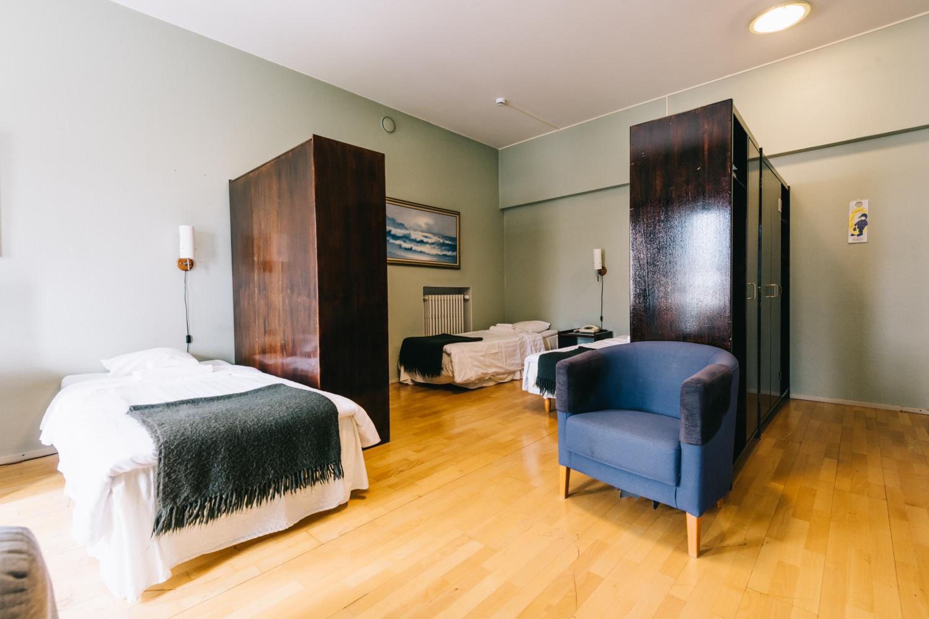 Economy Quadruple Room - Photo 4
