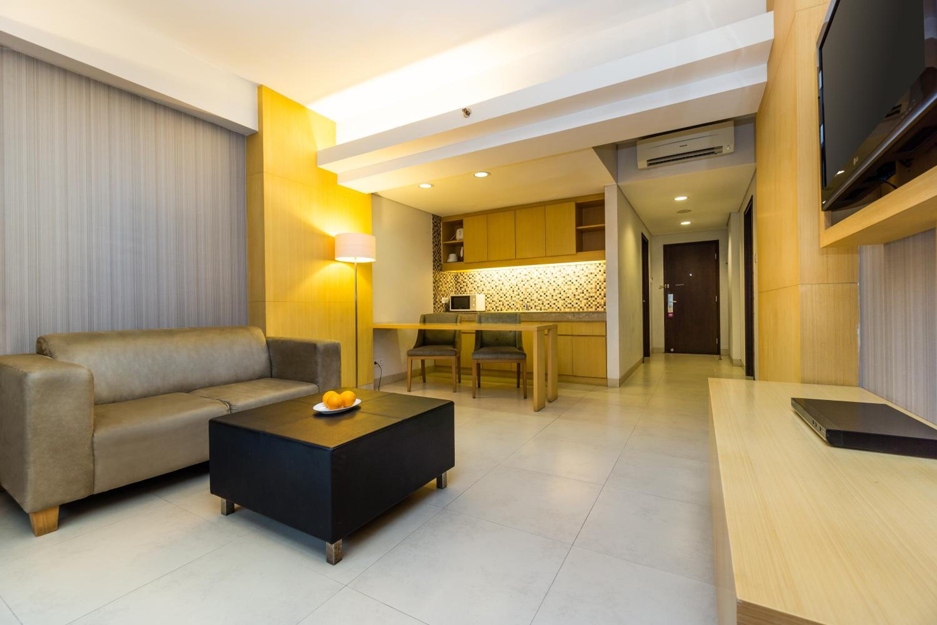 Executive Suite - Photo 9