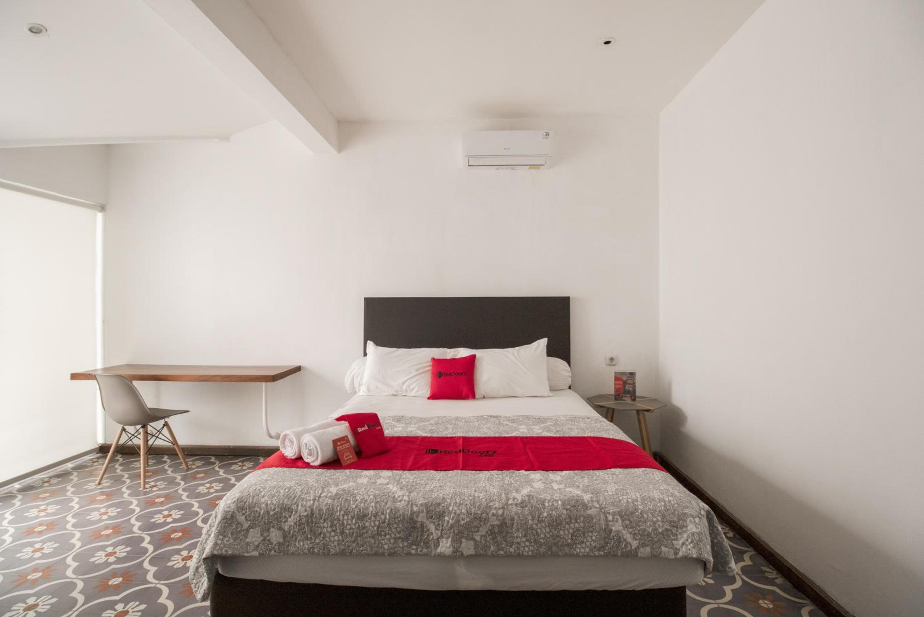 Deluxe Room - Photo 1