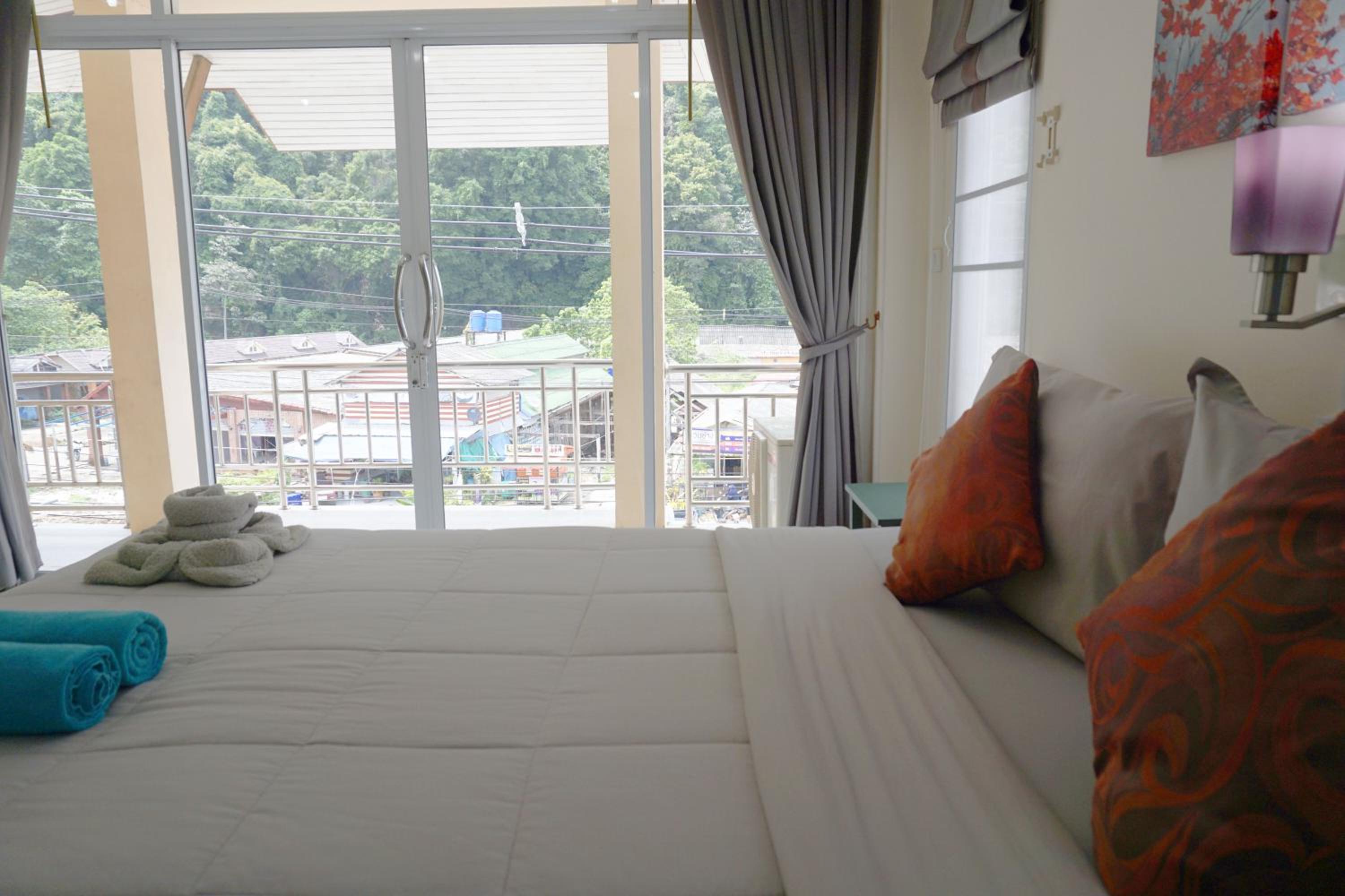 Quadruple Room with Shared Bathroom photo 3