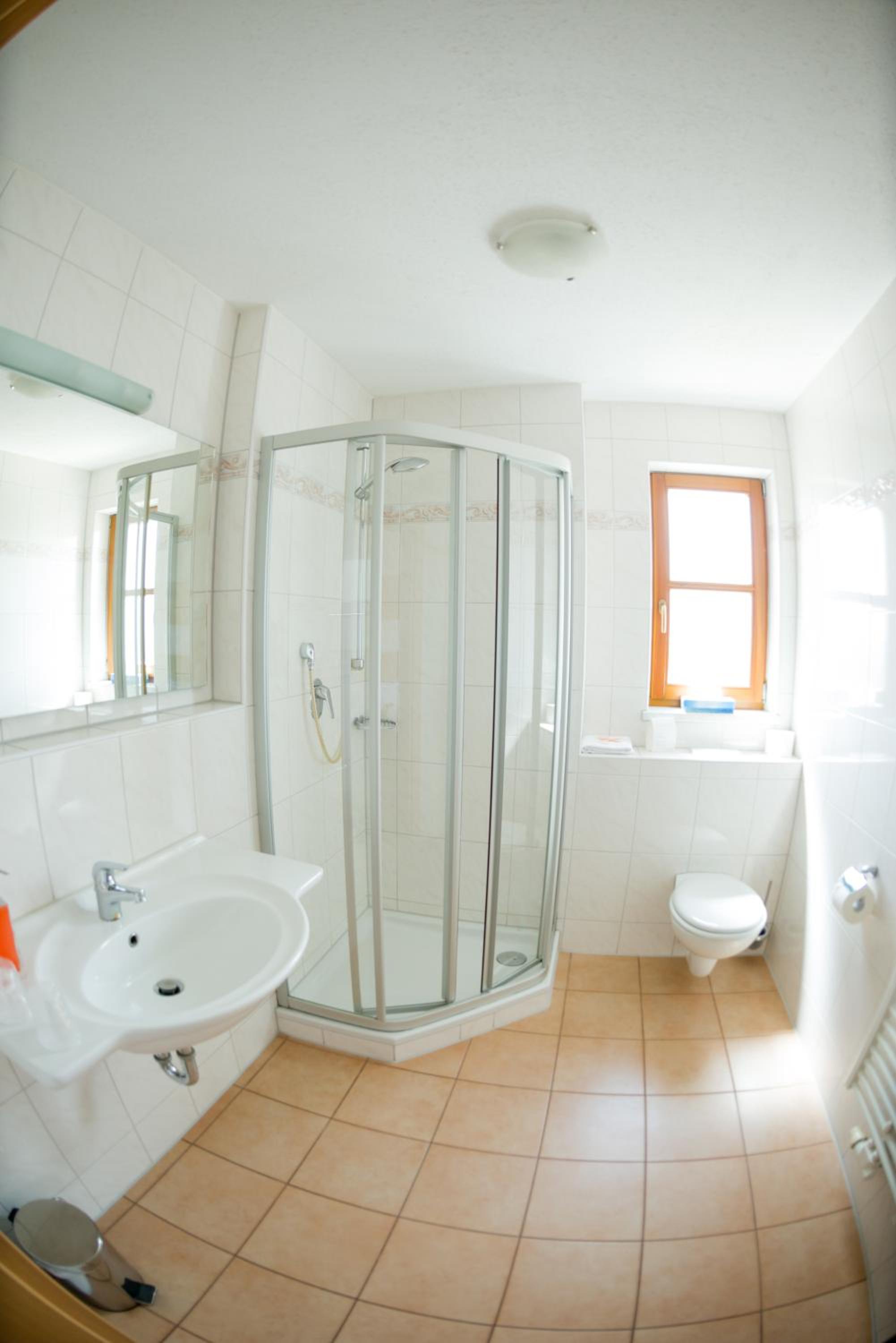 Double or Twin Room with Shower - Photo 4