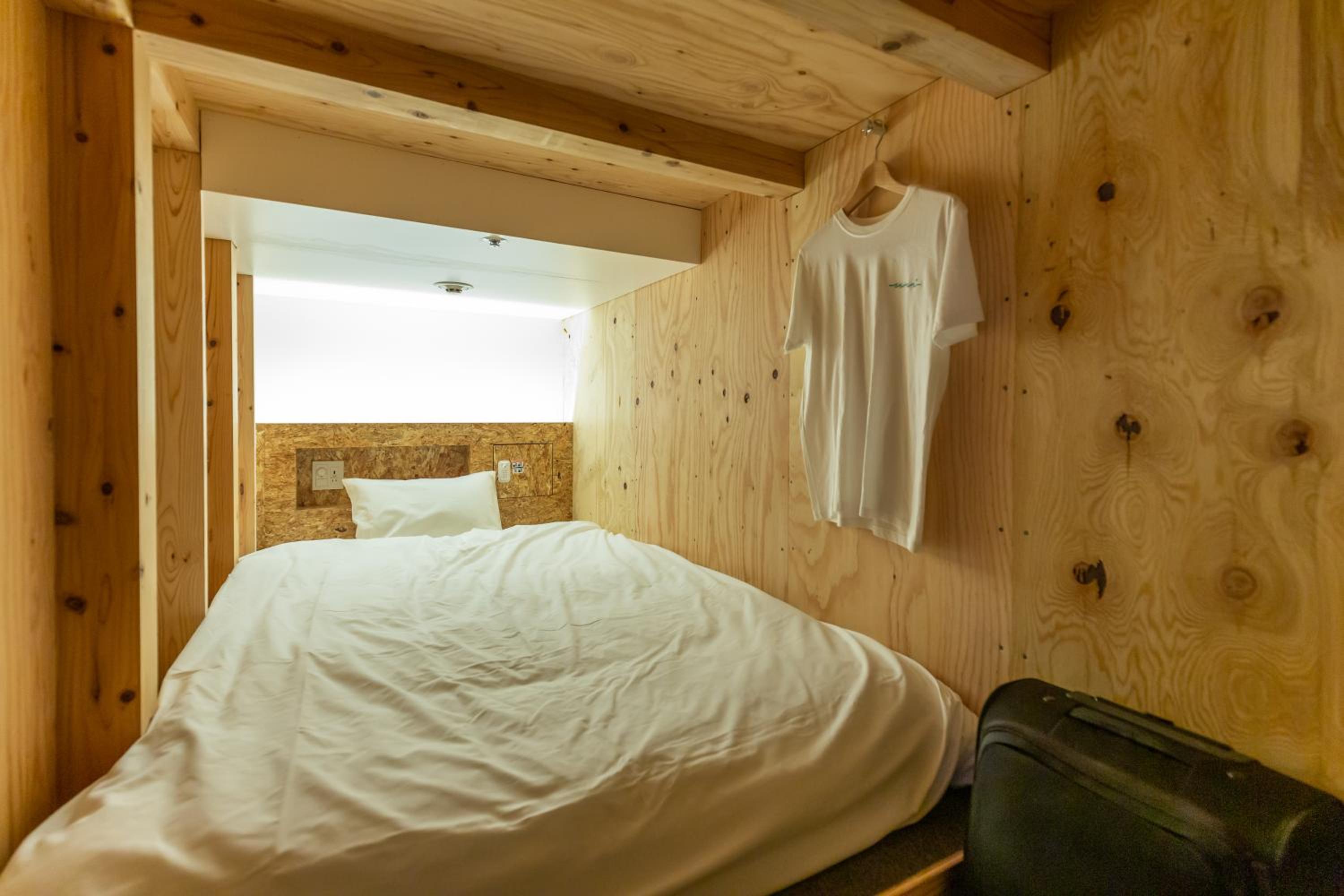 Bunk Bed in Female Dormitory Room   photo 3