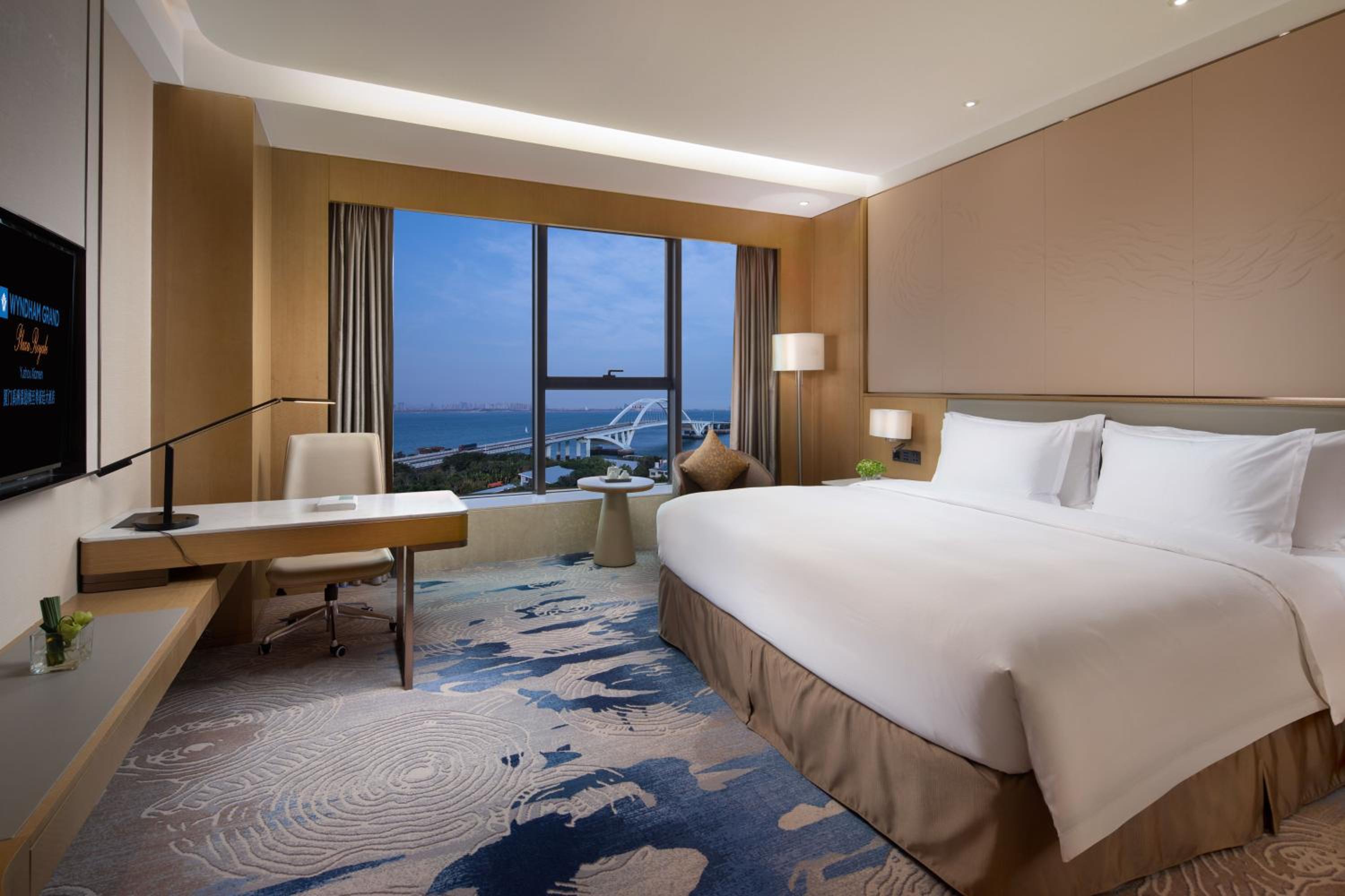Deluxe Sea View King Room - Photo 1
