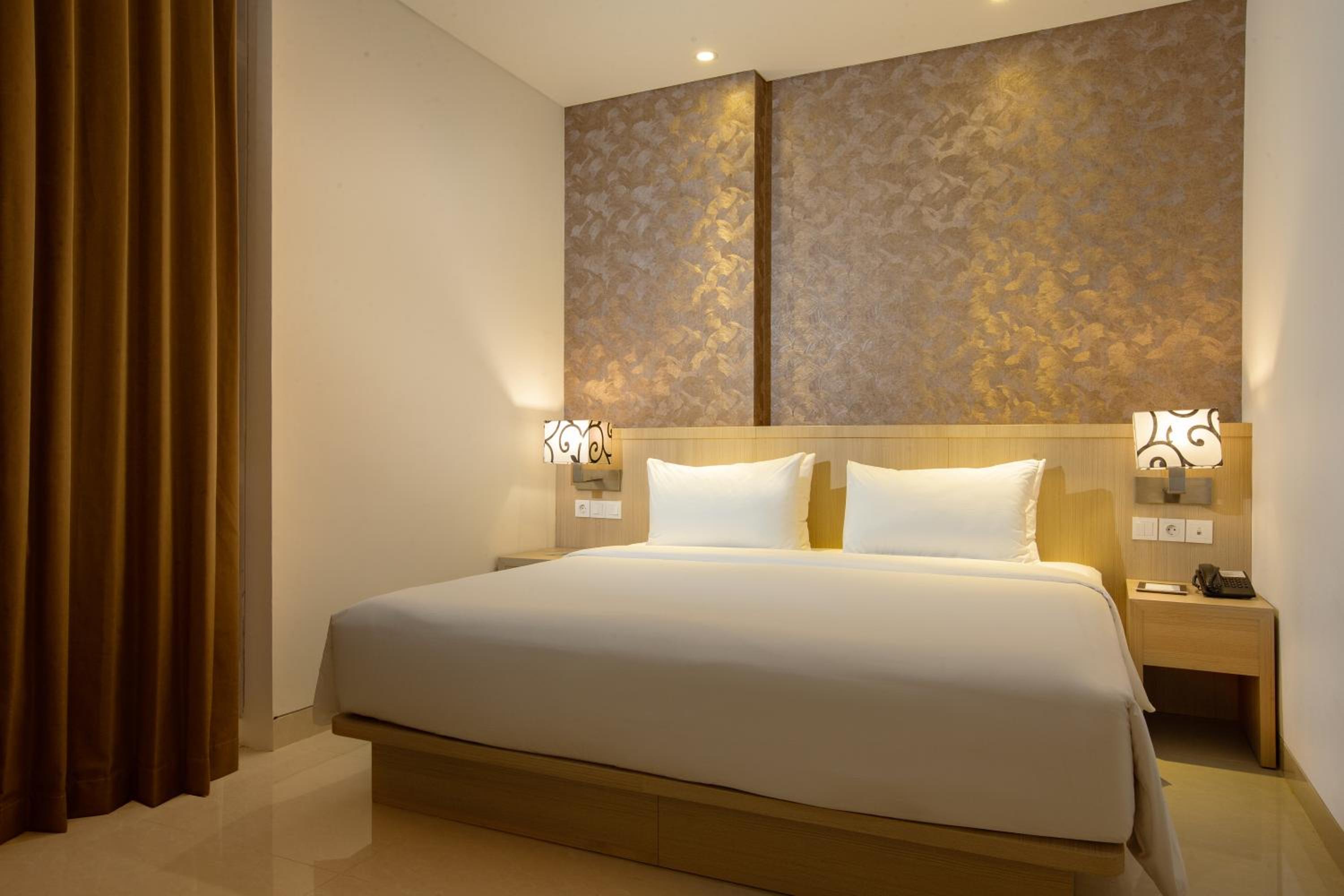 Deluxe King Suite - Photo 1