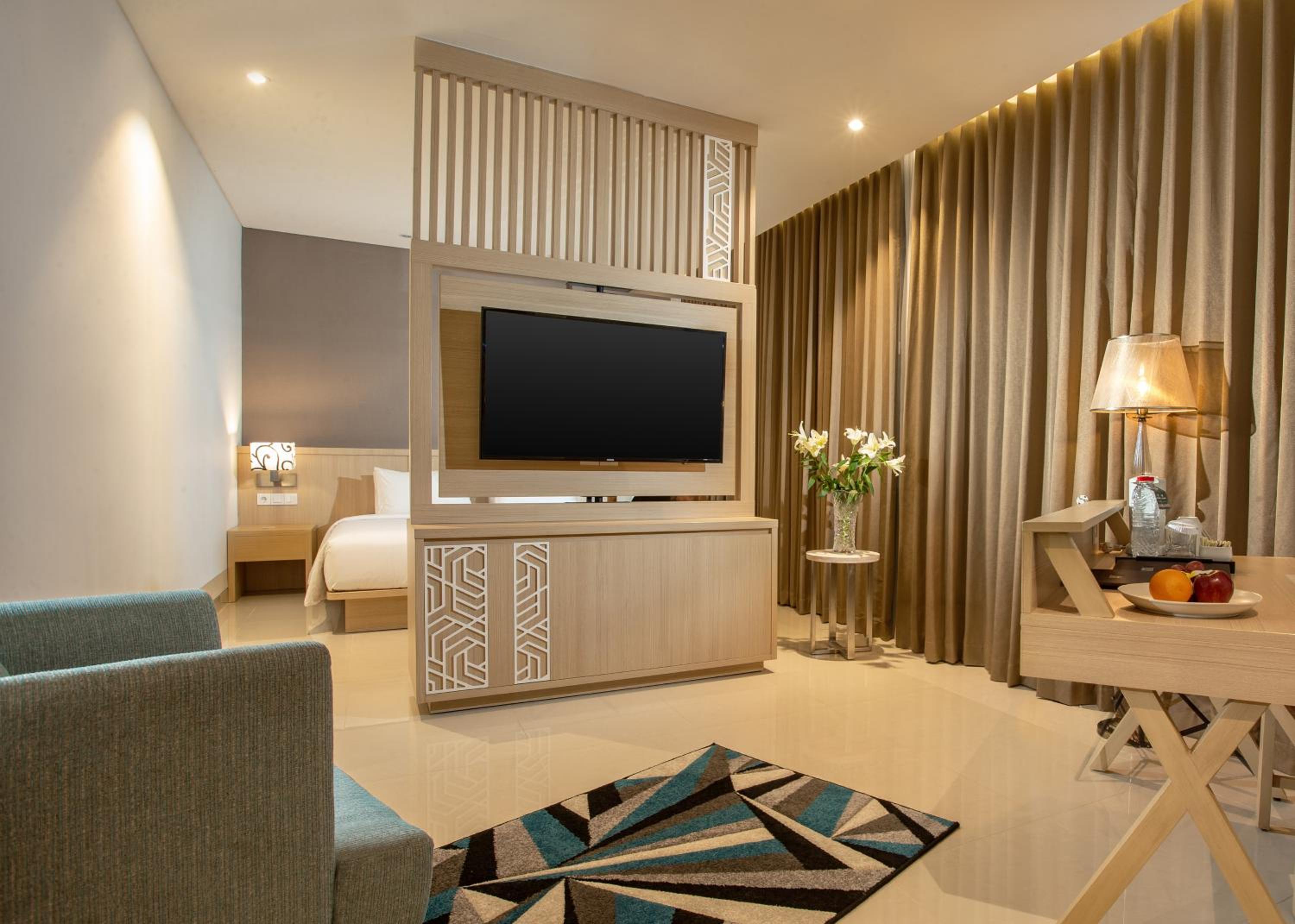 Suite - Photo 3