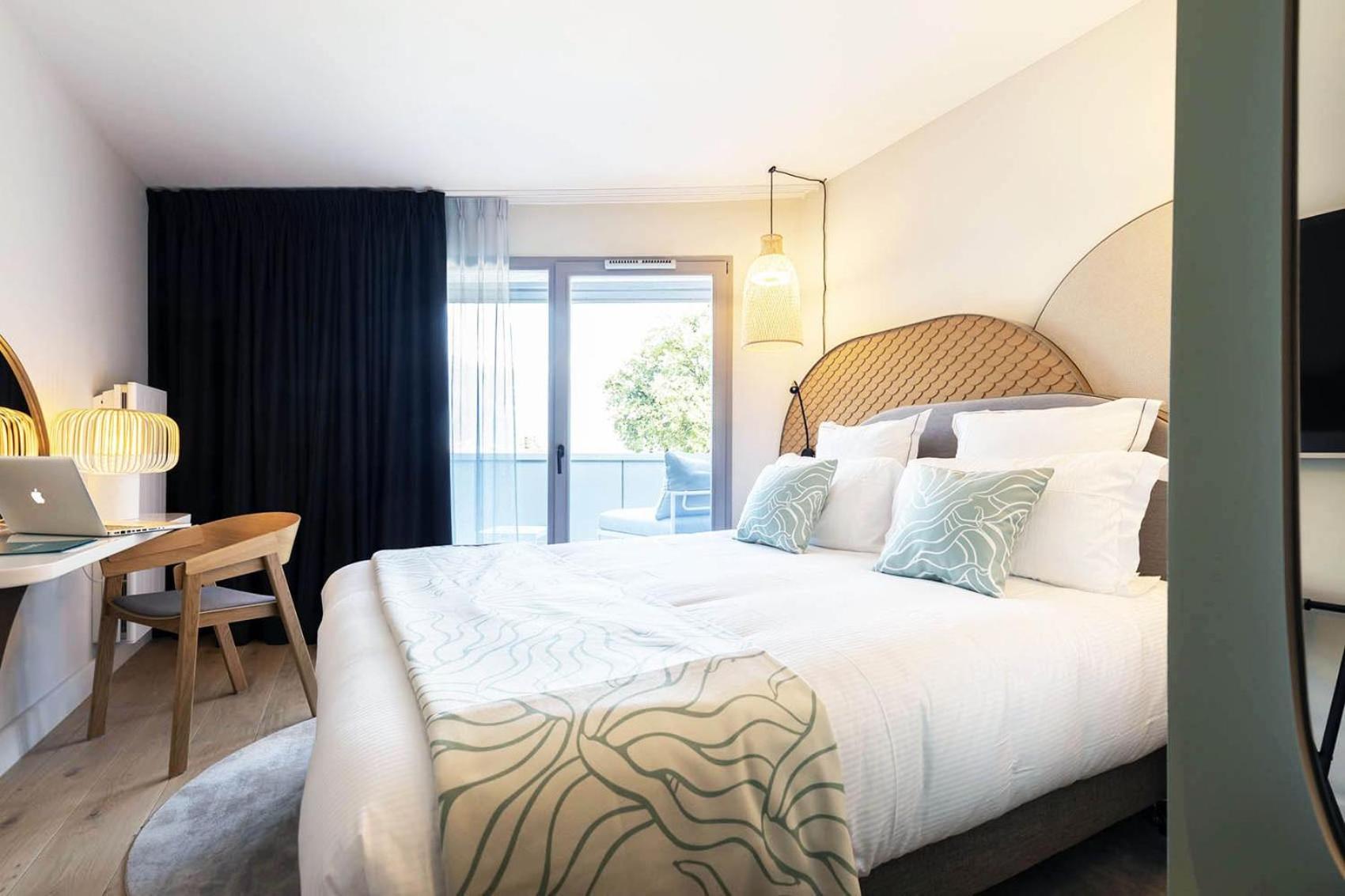 Room with Balcony - Lake View