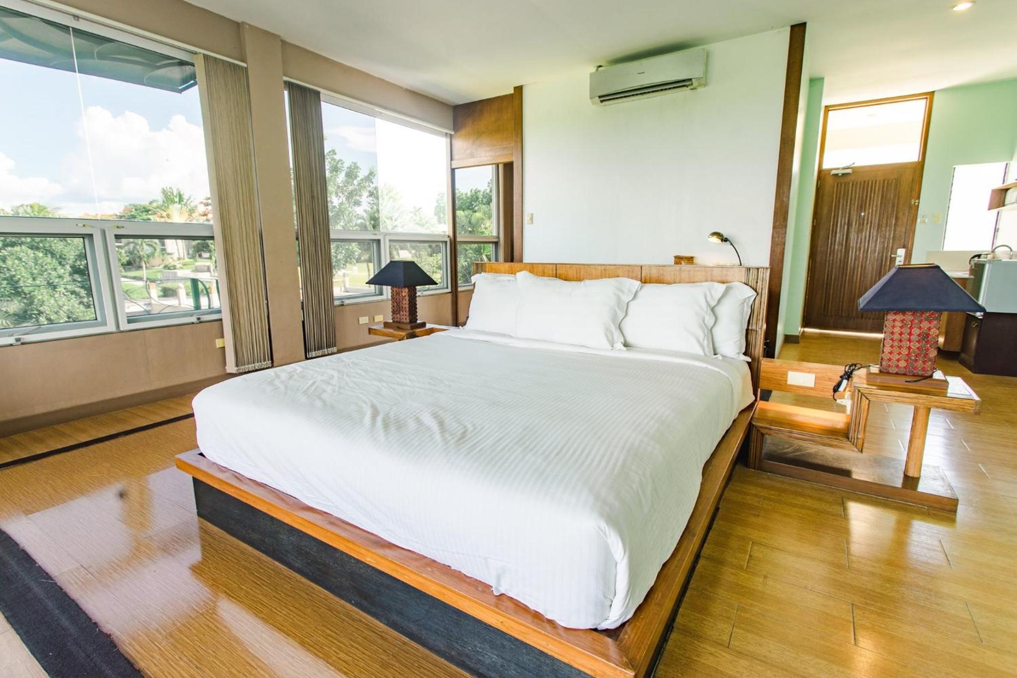 Executive Suite - Photo 2