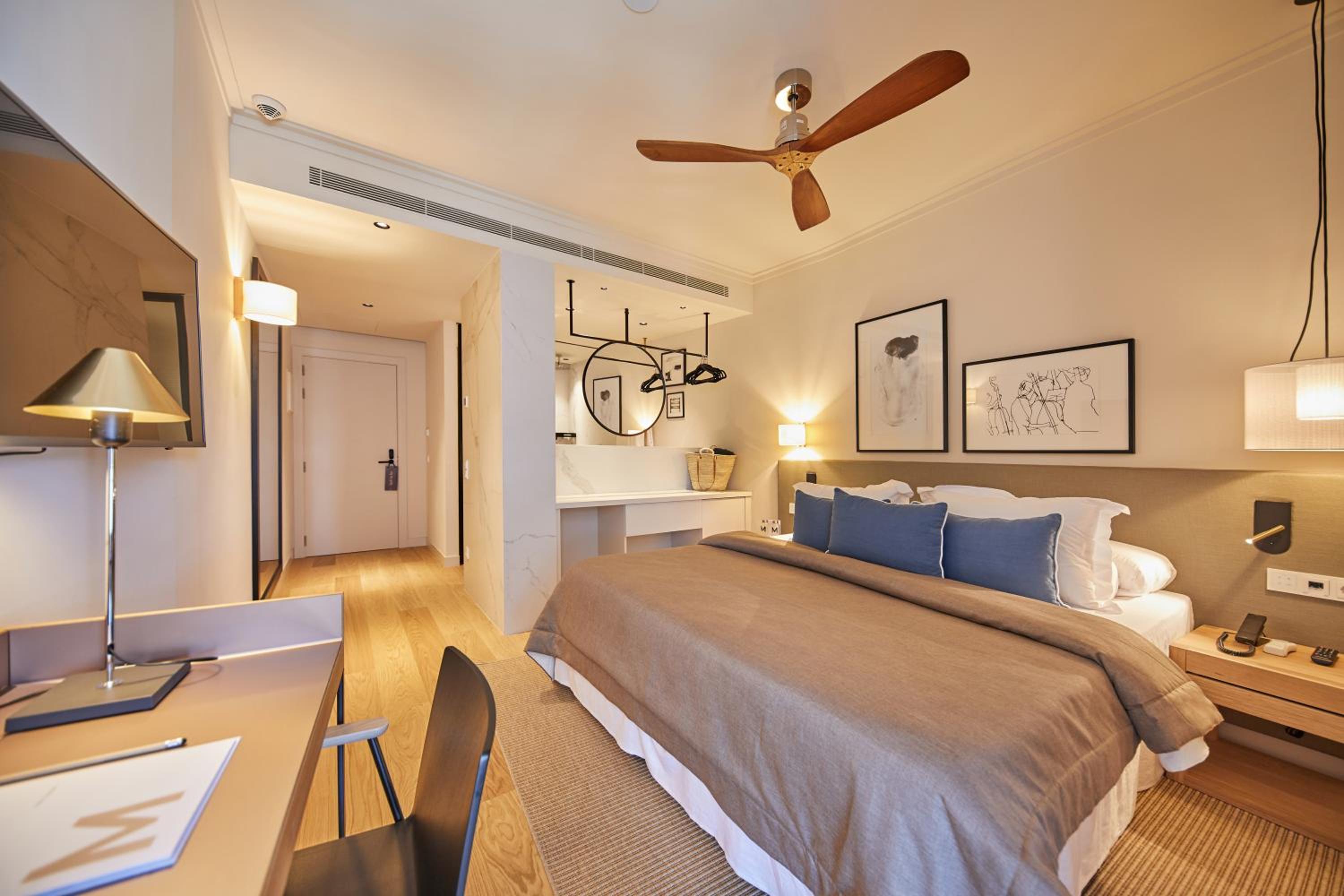 Double Room with Balcony - Photo 1