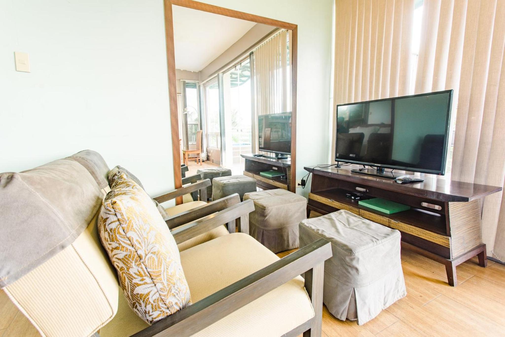 Executive Suite - Photo 6
