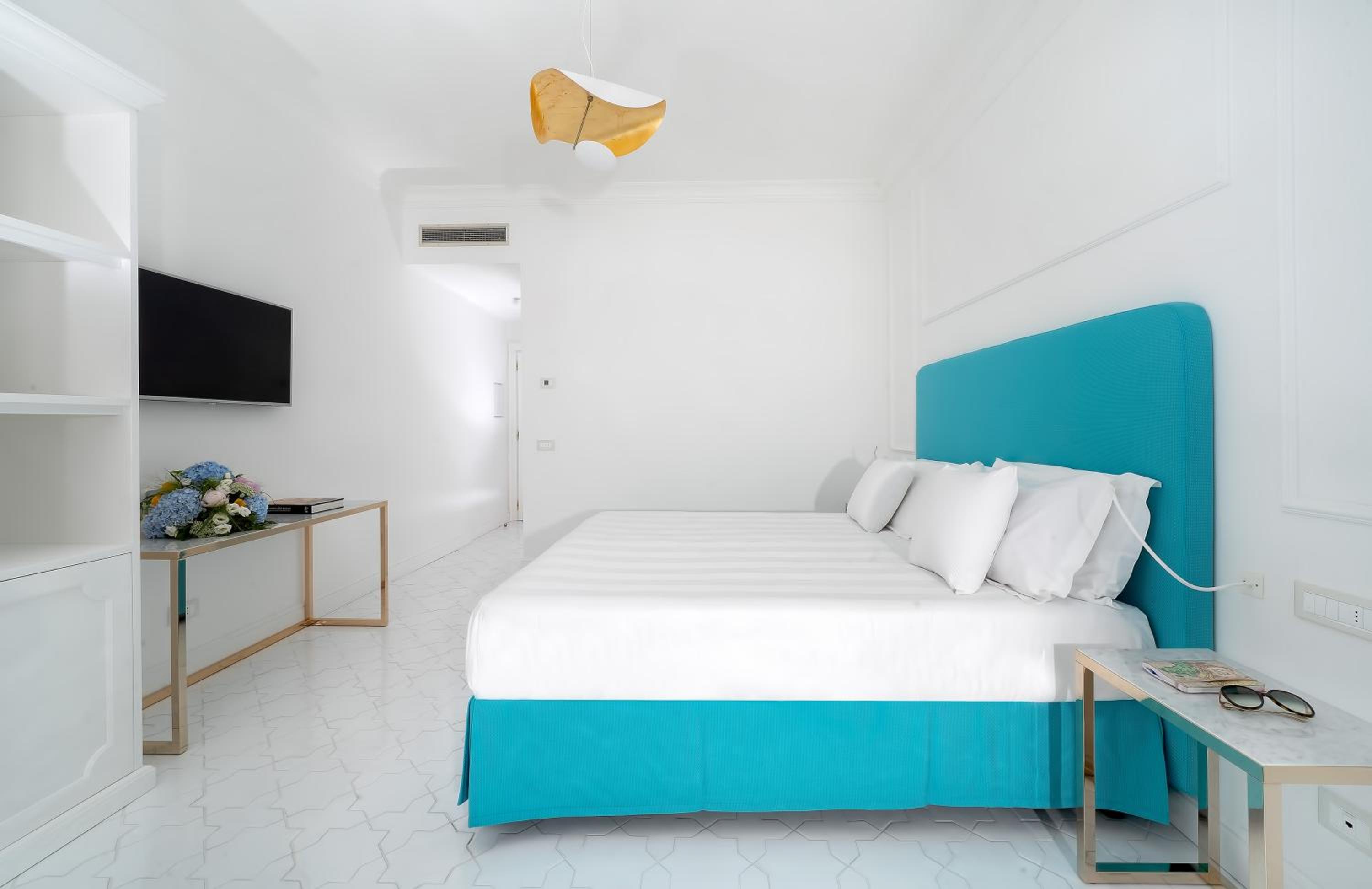 Deluxe Double or Twin Room with Sea View - Photo 8