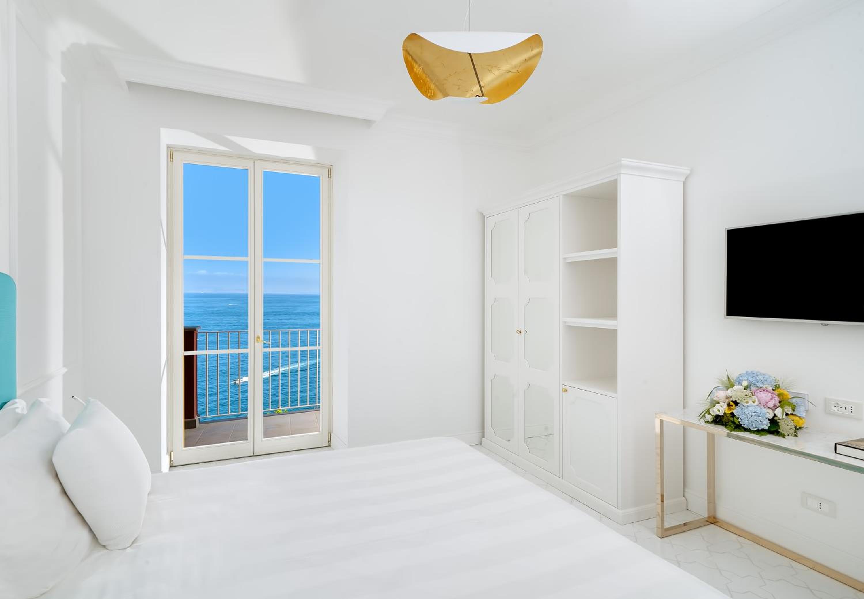 Deluxe Double or Twin Room with Sea View - Photo 1