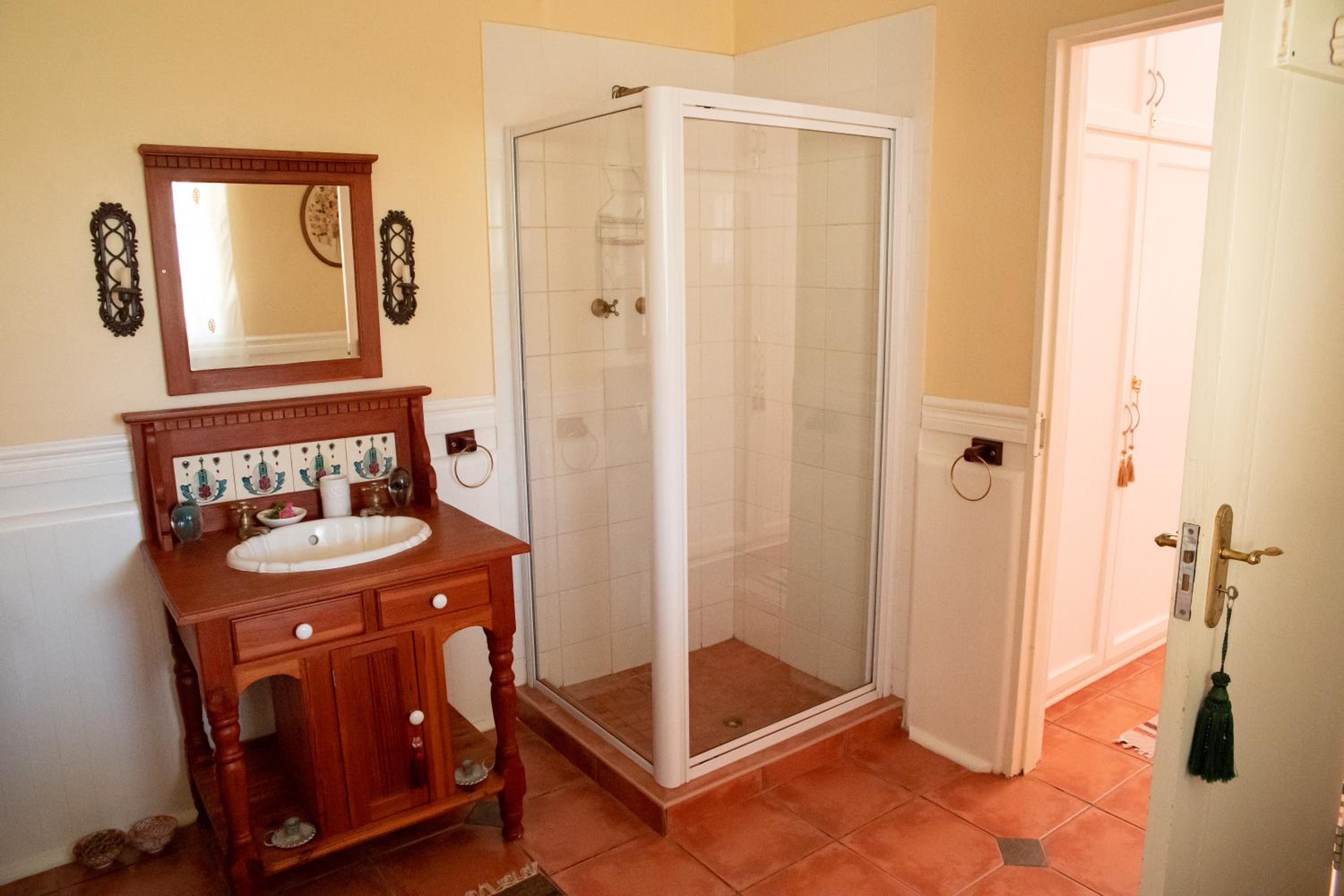 Double Room with Patio - Photo 8